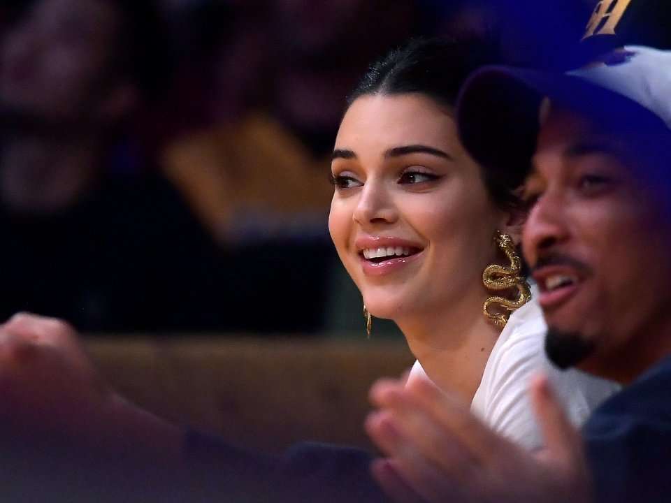 kendall-jenner-claps-back-at-a-meme-that-tried-to-turn-her-dating