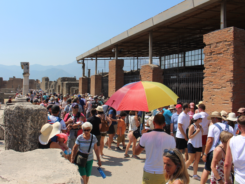 I visited Pompeii and its less touristy sister town Herculaneum in a day,  and the experiences couldn&#39;t have been more different | BusinessInsider  India