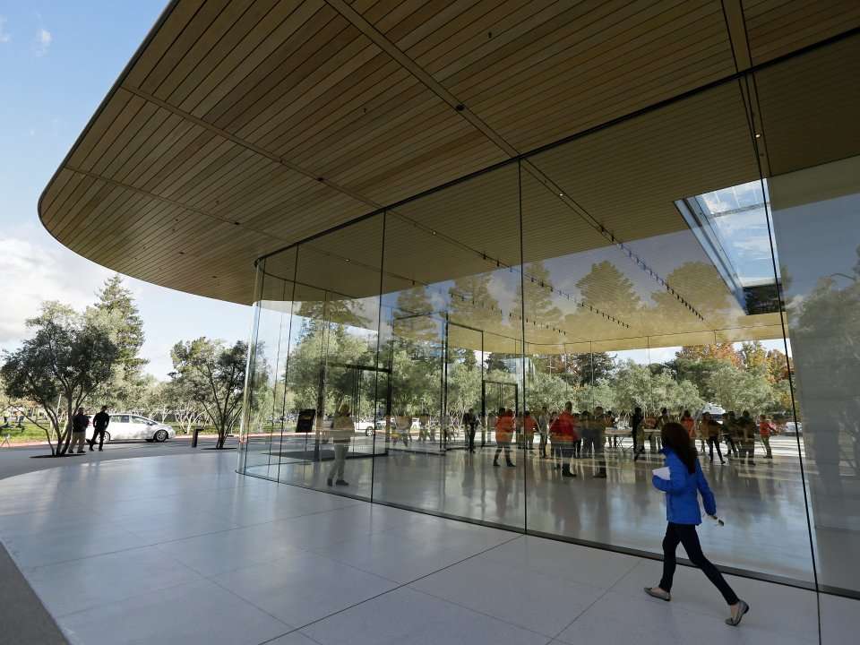 Apple is looking for a giant new office in New York City, report claims ...