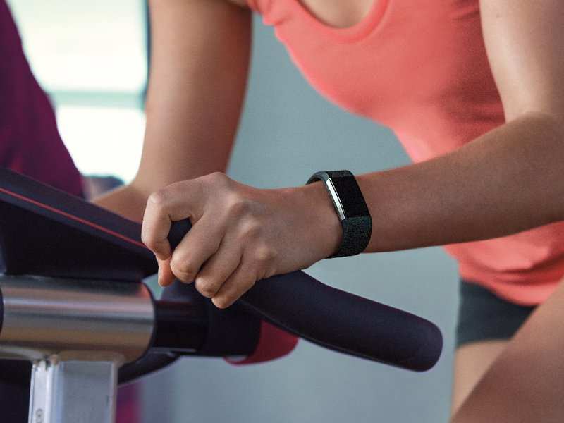 How to turn off a Fitbit Charge 2, or restart it to fix issues with the