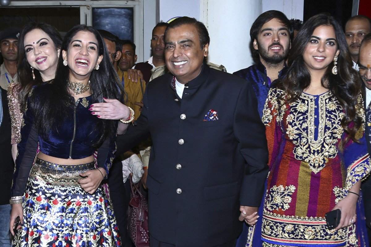 How does Mukesh Ambani – India&#39;s richest man – and his family spend their  US$50 billion fortune? | Business Insider India
