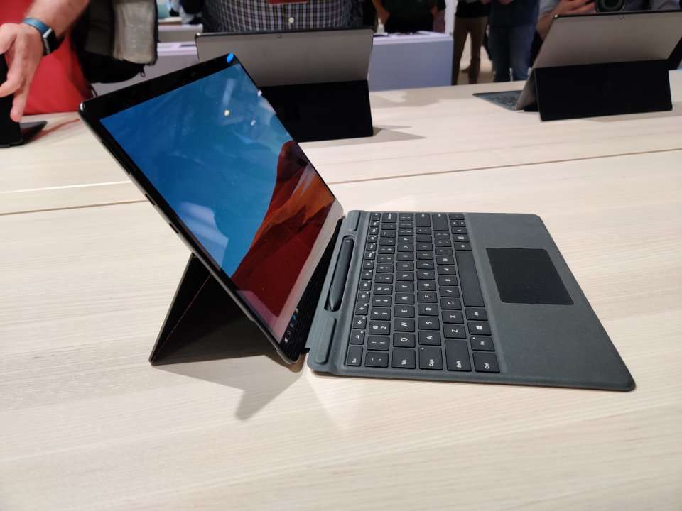 Microsoft's cutting-edge, super-slim, $1,000 Surface Pro X laptop doesn ...