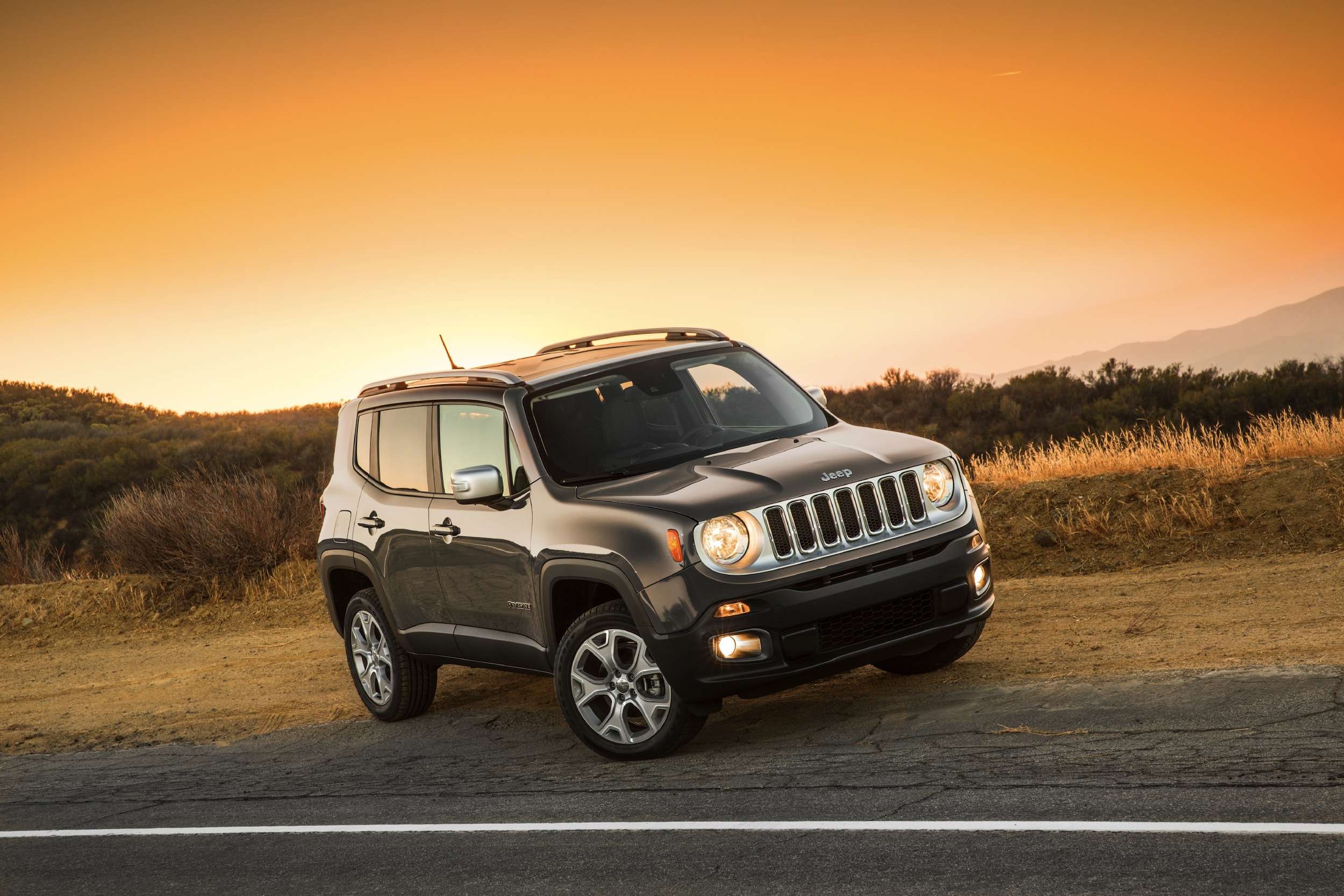 Кроссовер лучше внедорожника. Jeep Renegade кроссовер. Jeep Limited 4x4. Jeep Renegade 2018. 2022 Jeep Renegade for sale.