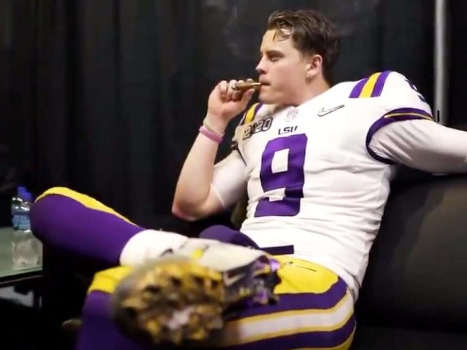 Officer threatens to arrest LSU players for smoking cigars - Los Angeles  Times
