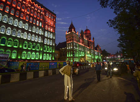 LIC, GSK and Indian Oil rush to tag their names with Mumbai Metro ...