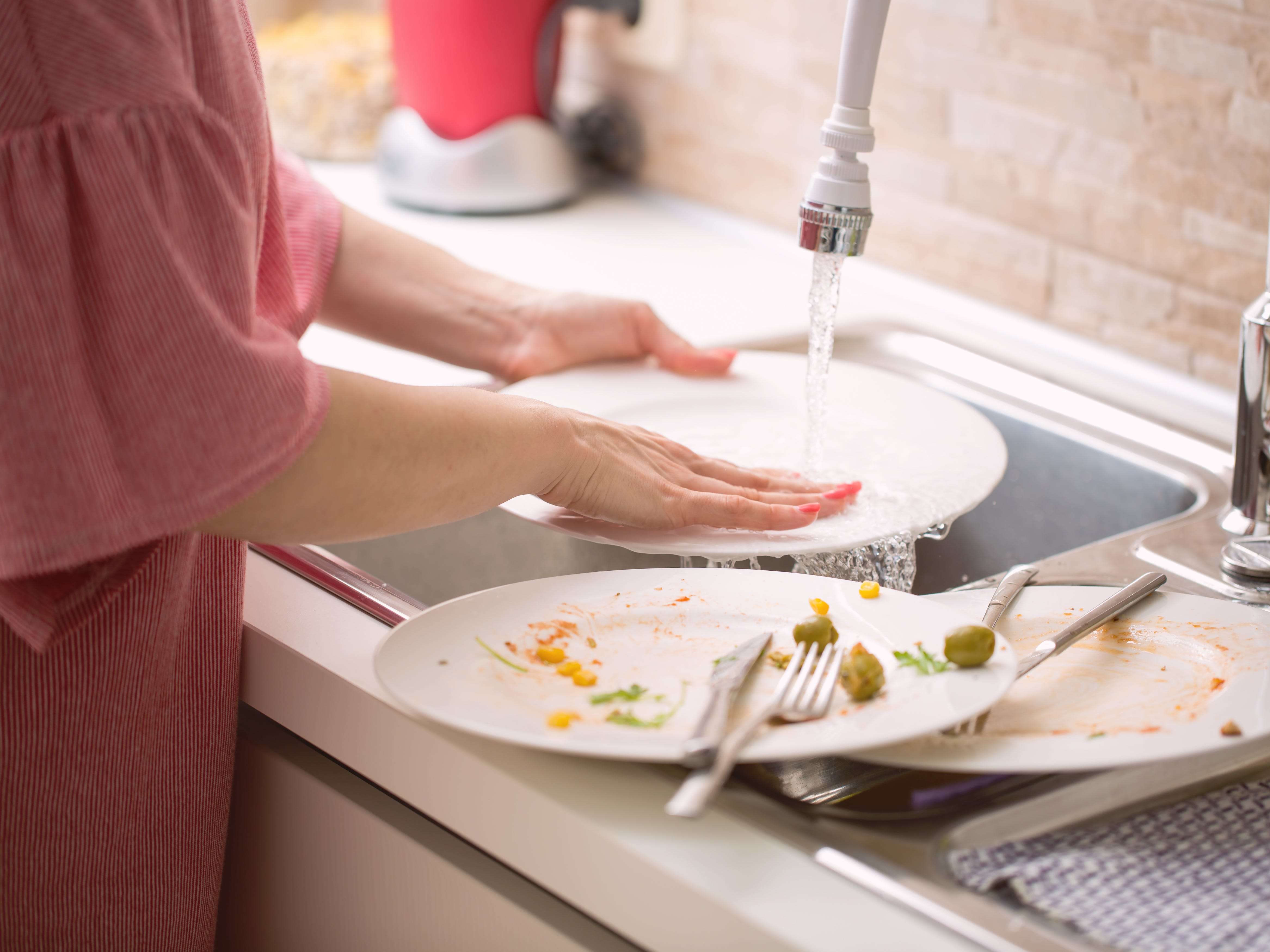 Does dish soap kill germs? Here's the best way to clean your dishes