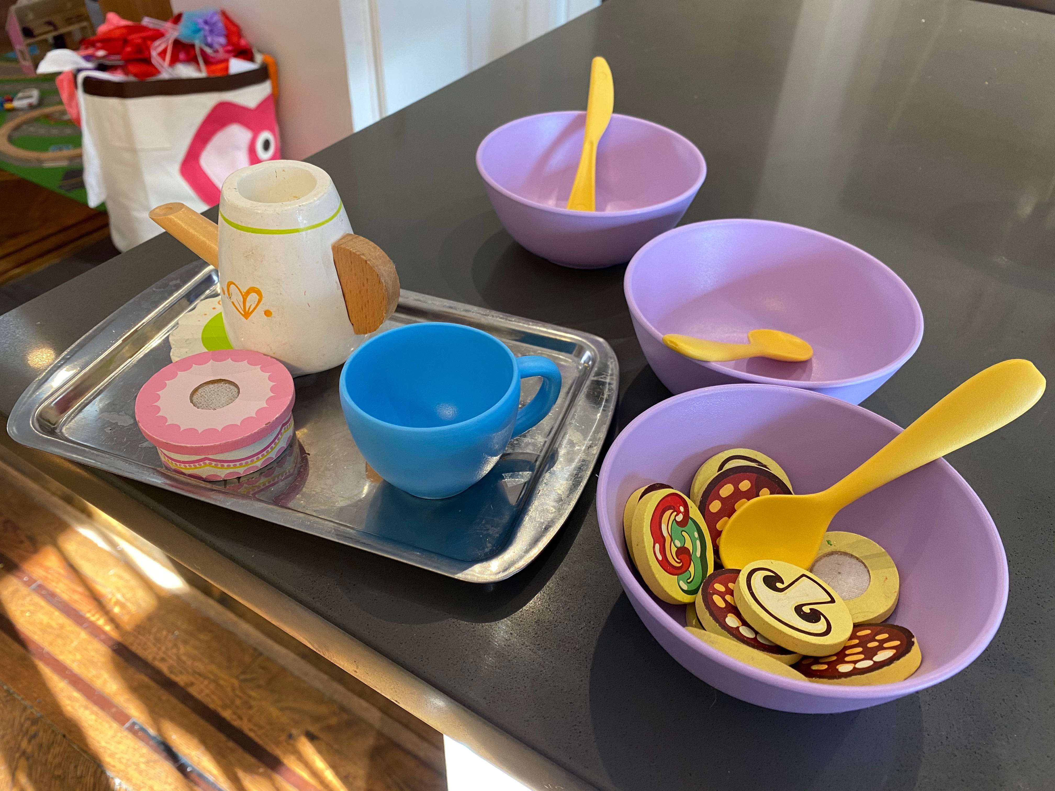 green toy dish set