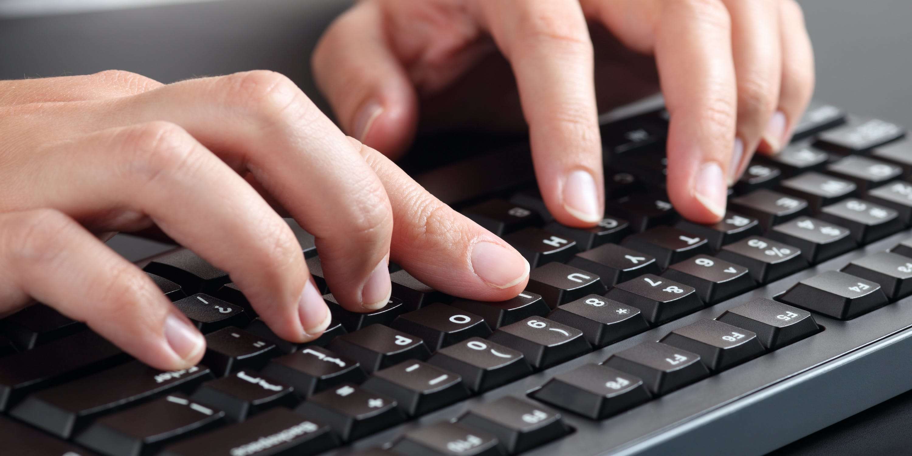 how-to-properly-clean-your-keyboard-without-damaging-it-whether-it-s