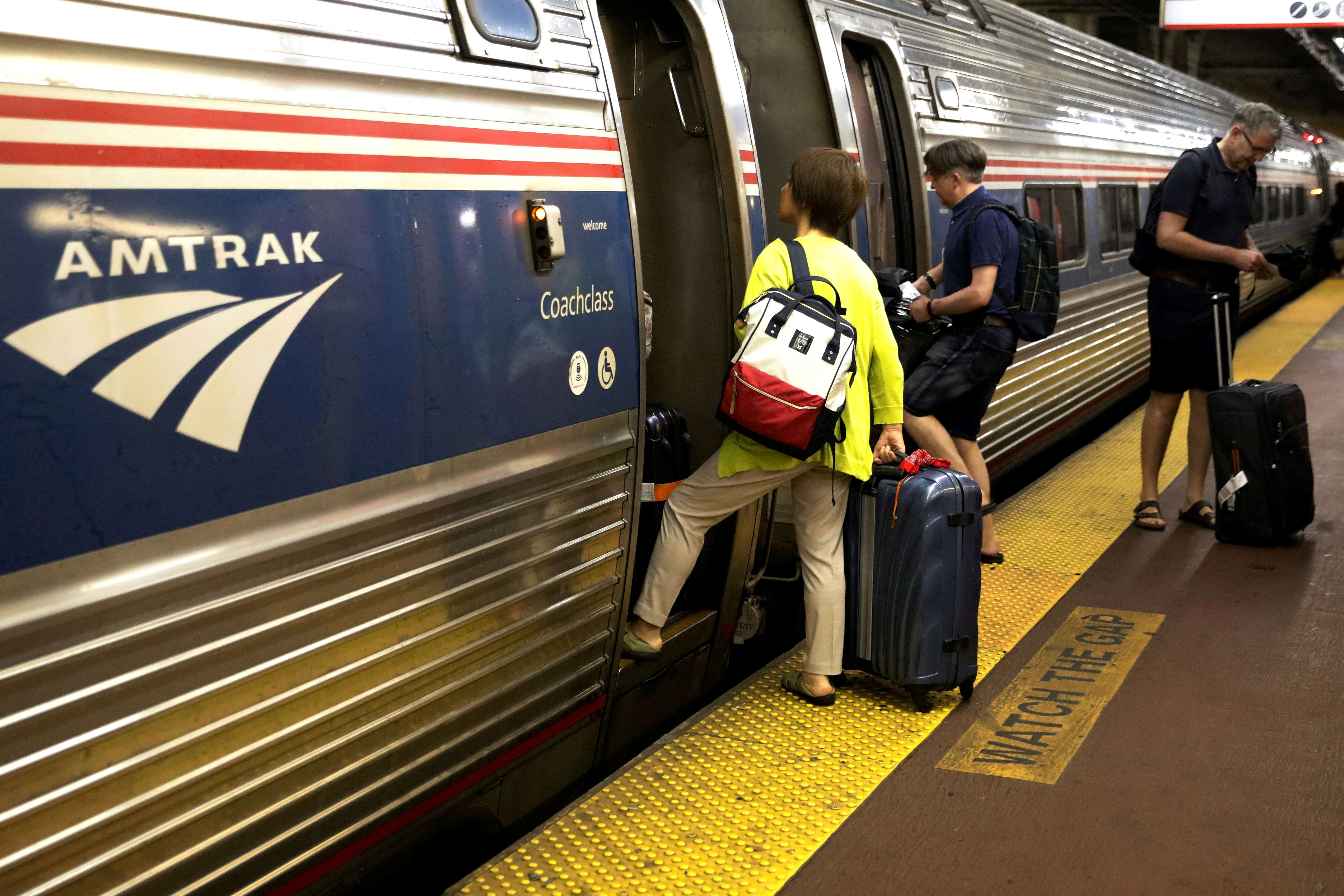 amtrak ship luggage