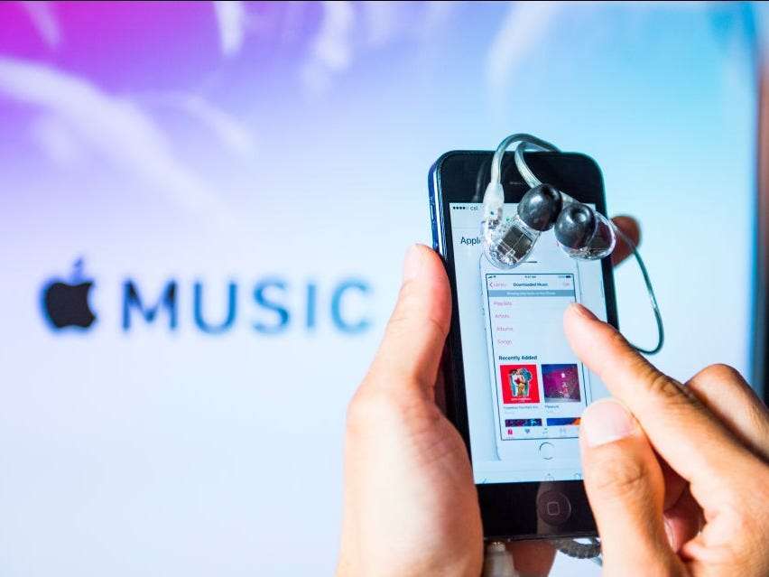 how-to-get-dark-mode-on-the-apple-music-app-on-your-iphone-or-android