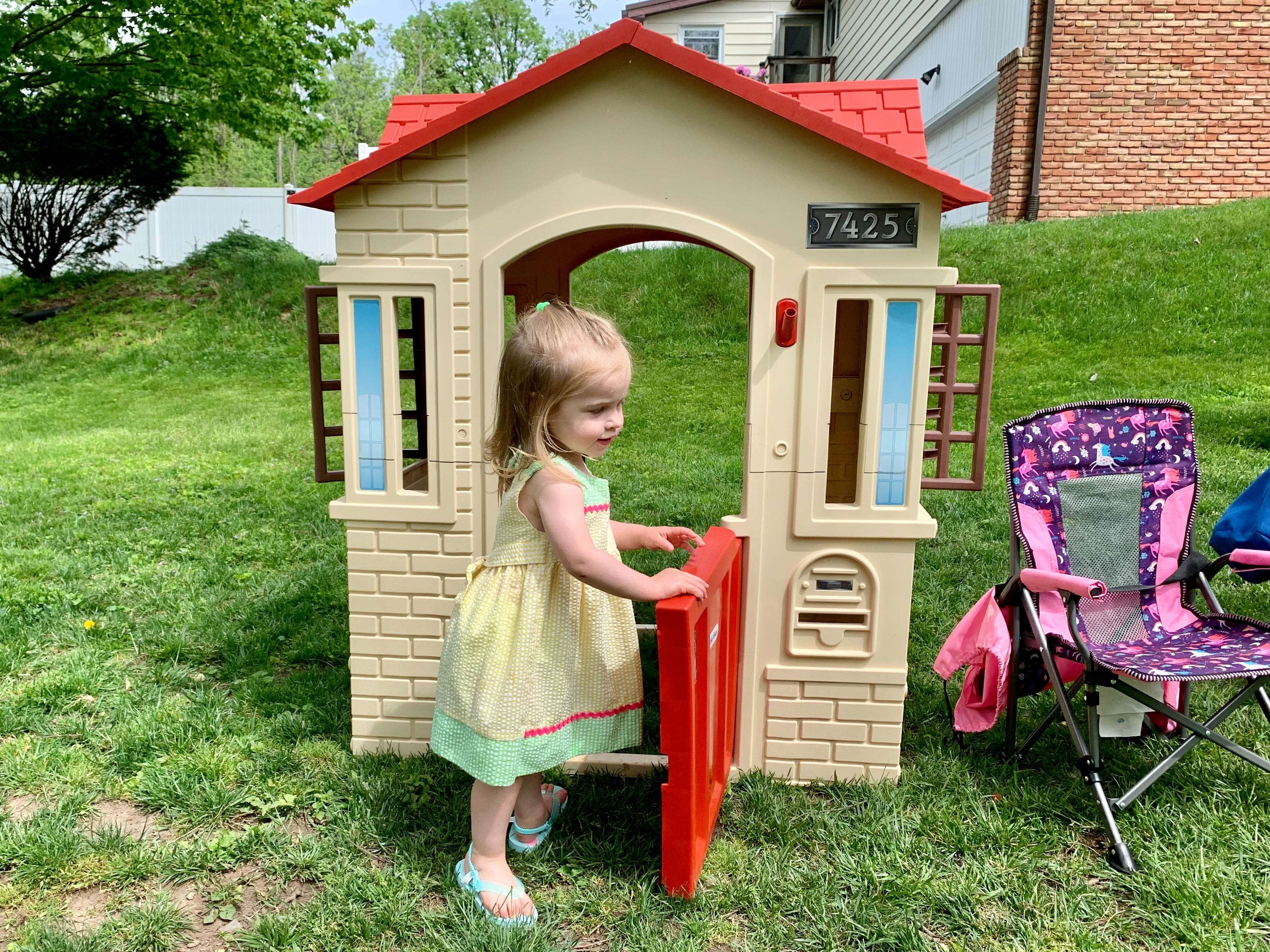 best outdoor playhouse for toddlers