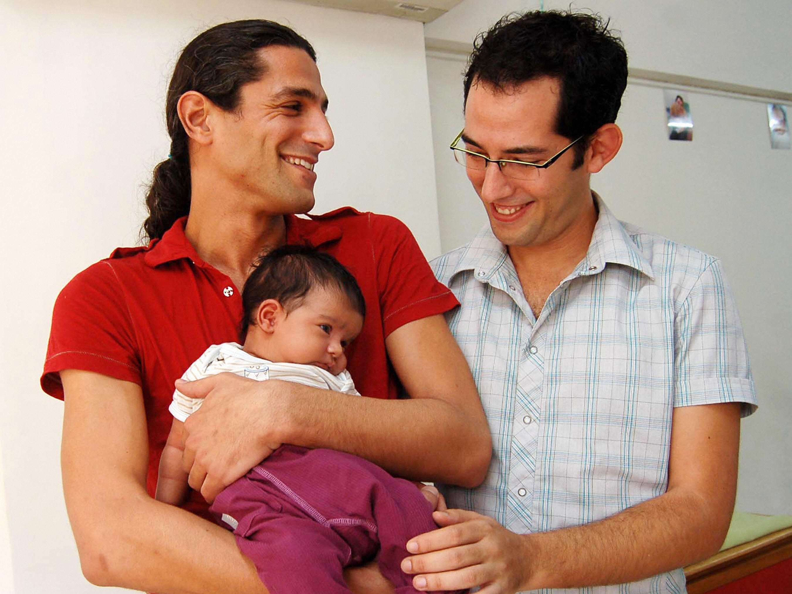 20 inspiring photos of families around the world with same-sex parents |  Business Insider India