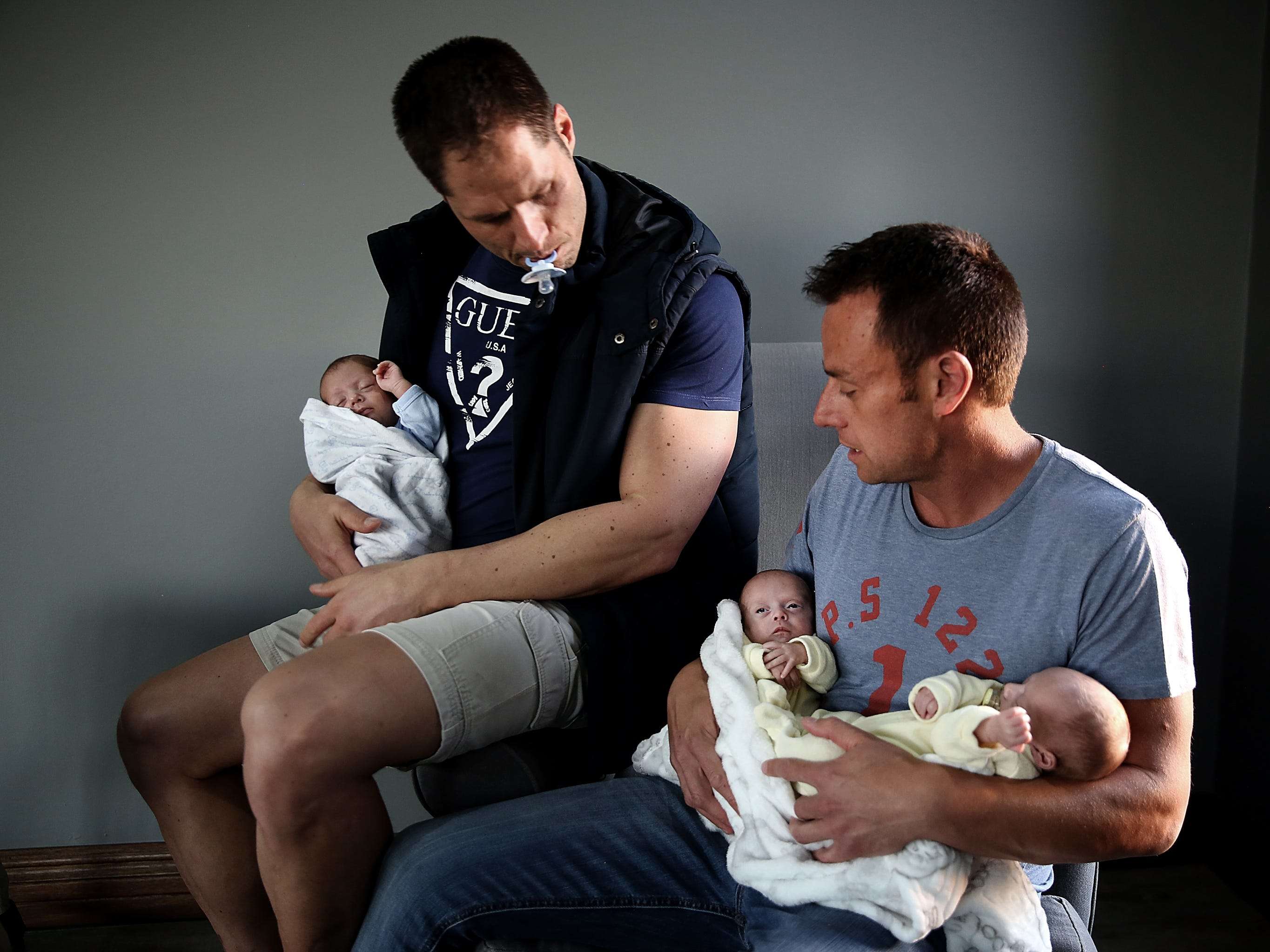 20 inspiring photos of families around the world with same-sex parents |  Business Insider India