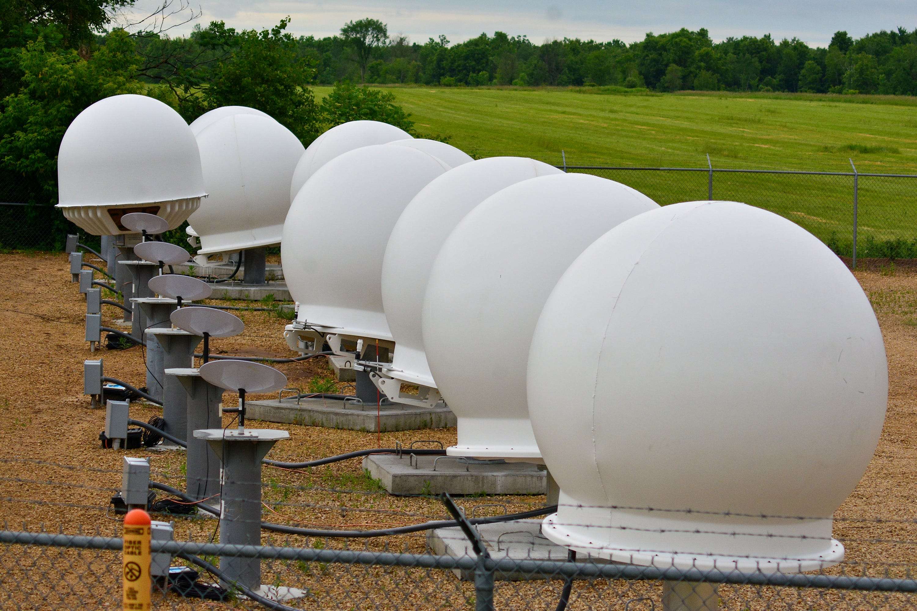 Photos May Show A Spacex Ufo On Stick Satellite Dish For Starlink