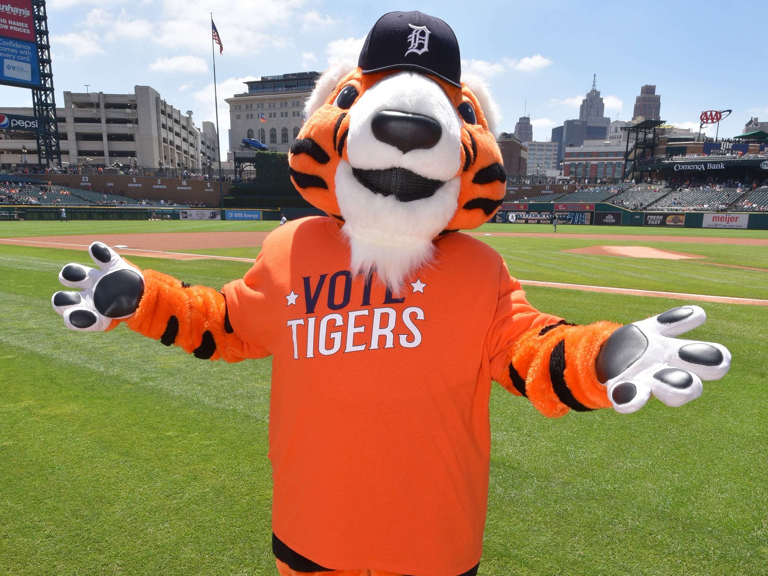 Taking in a Tigers game with PAWS, Detroit's favorite mascot