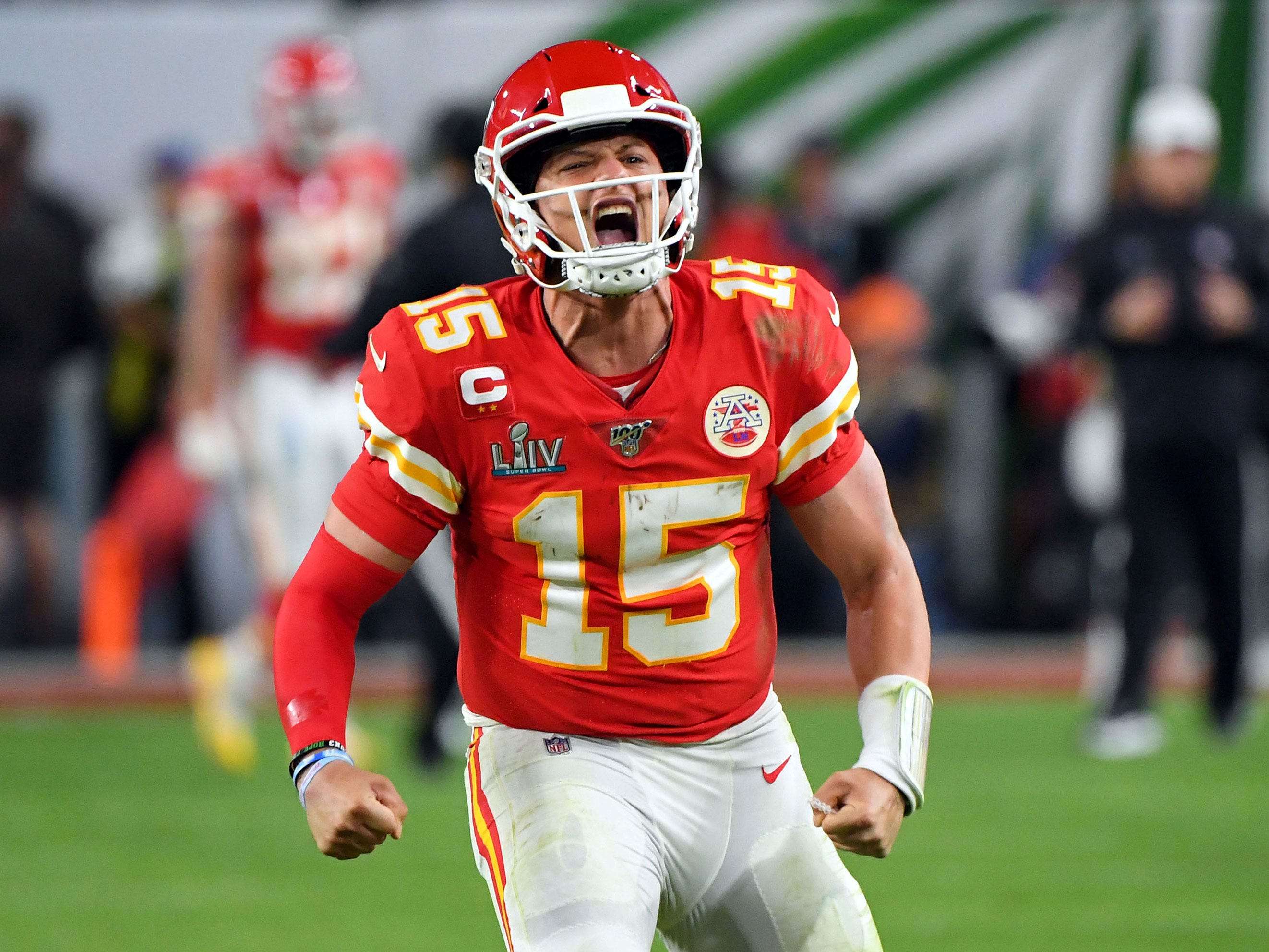 Patrick Mahomes signs the largest contract in the history of U.S.