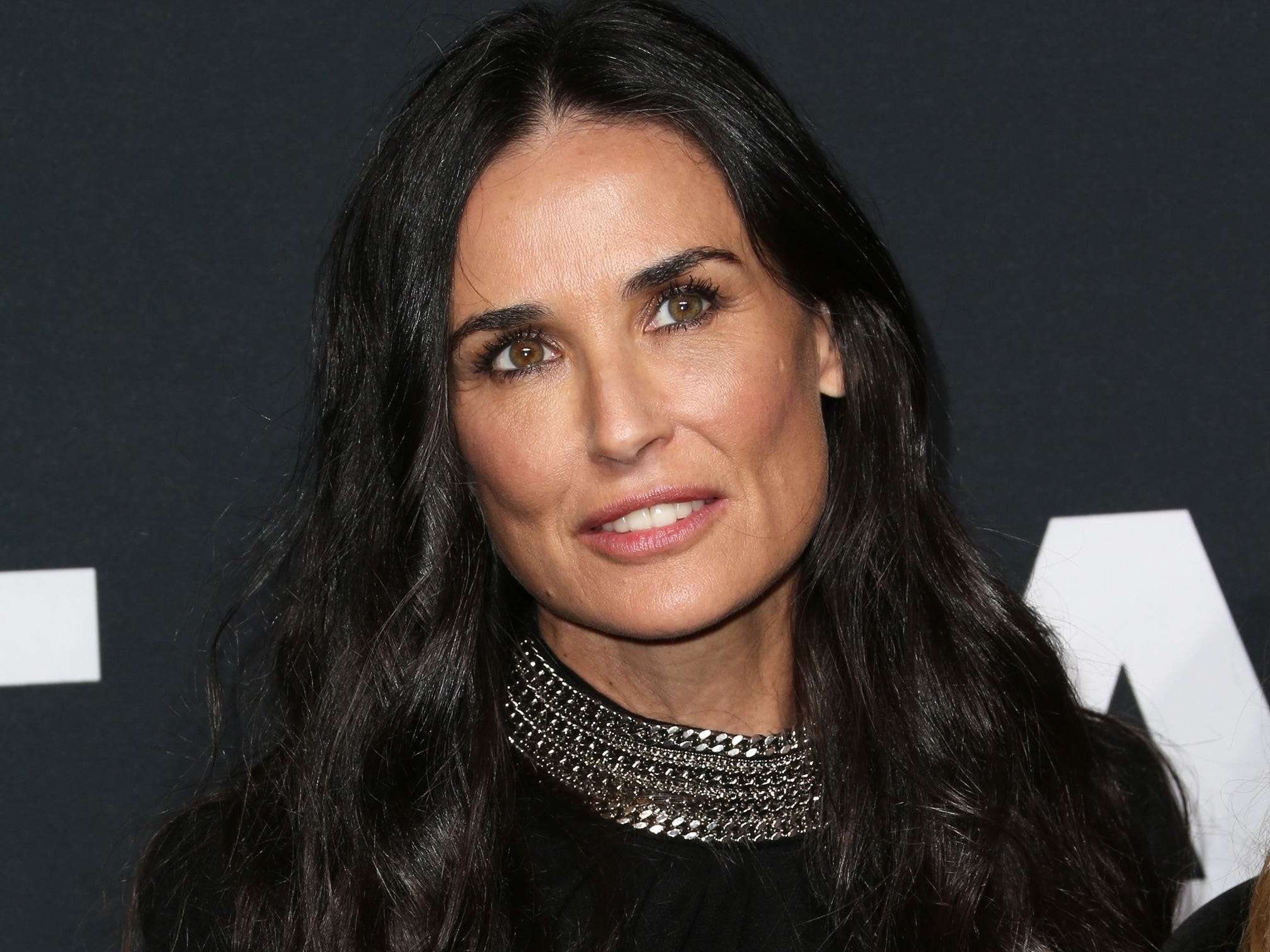 Demi Moore revealed she has wall-to-wall brown carpet in her bathroom ...