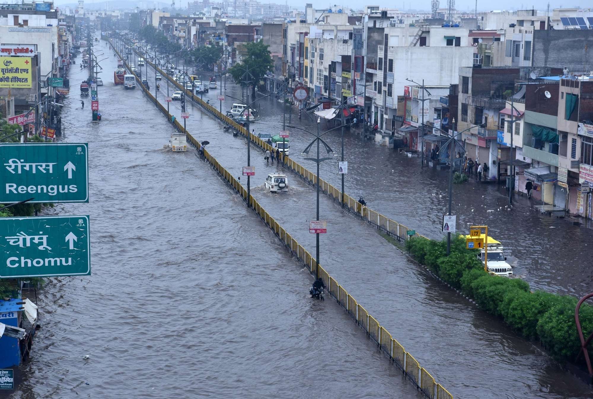 Heavy rain causes water logging in Jaipur | Business Insider India