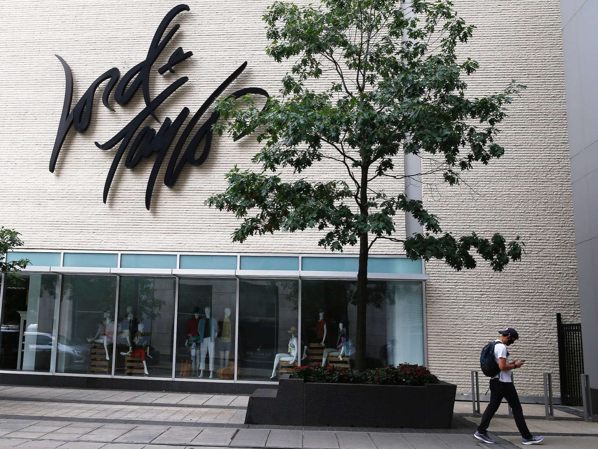 New Retailer To Replace Willowbrook Mall Lord & Taylor Store