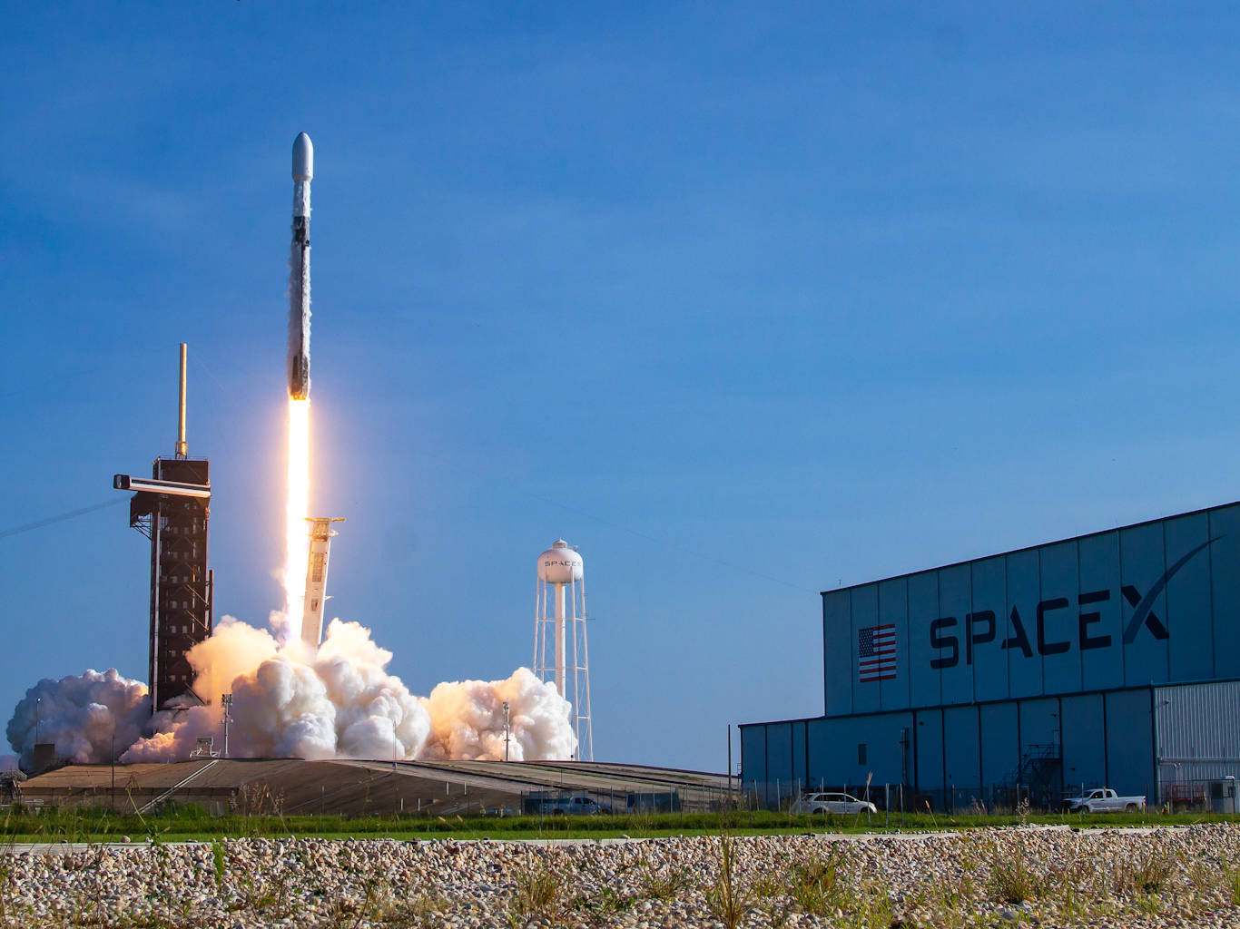 Elon Musk's SpaceX Will Launch Another 60 Starlink Internet Satellites ...