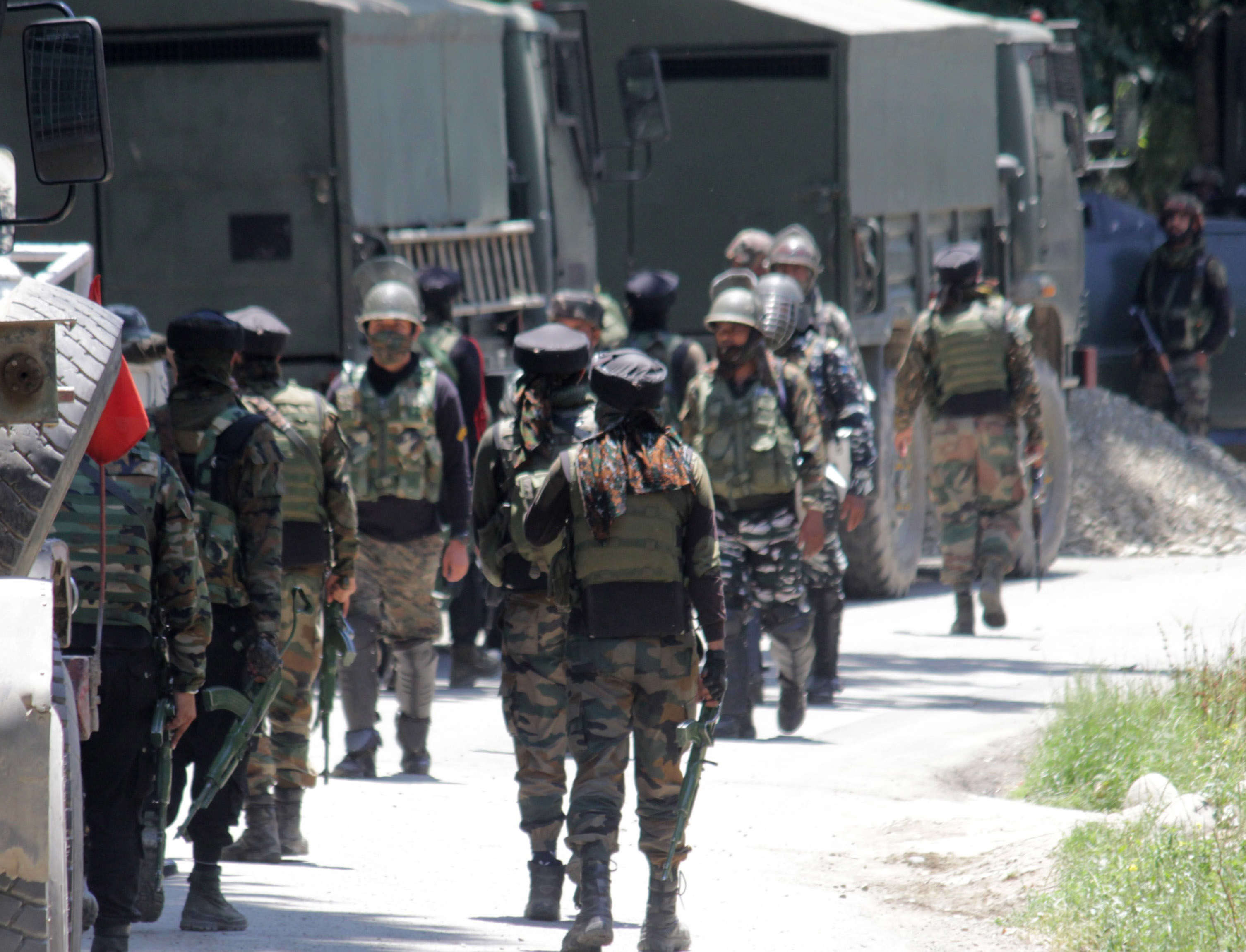 Two CRPF Men, Three Injured After Terrorist Attack In Jammu And Kashmir ...