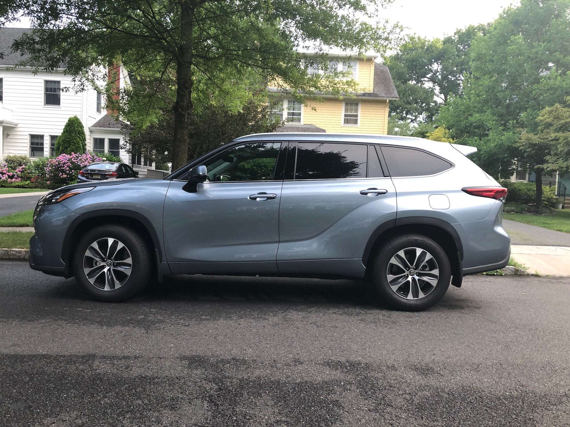 REVIEW: The new Toyota Highlander is a lot like the old Toyota ...