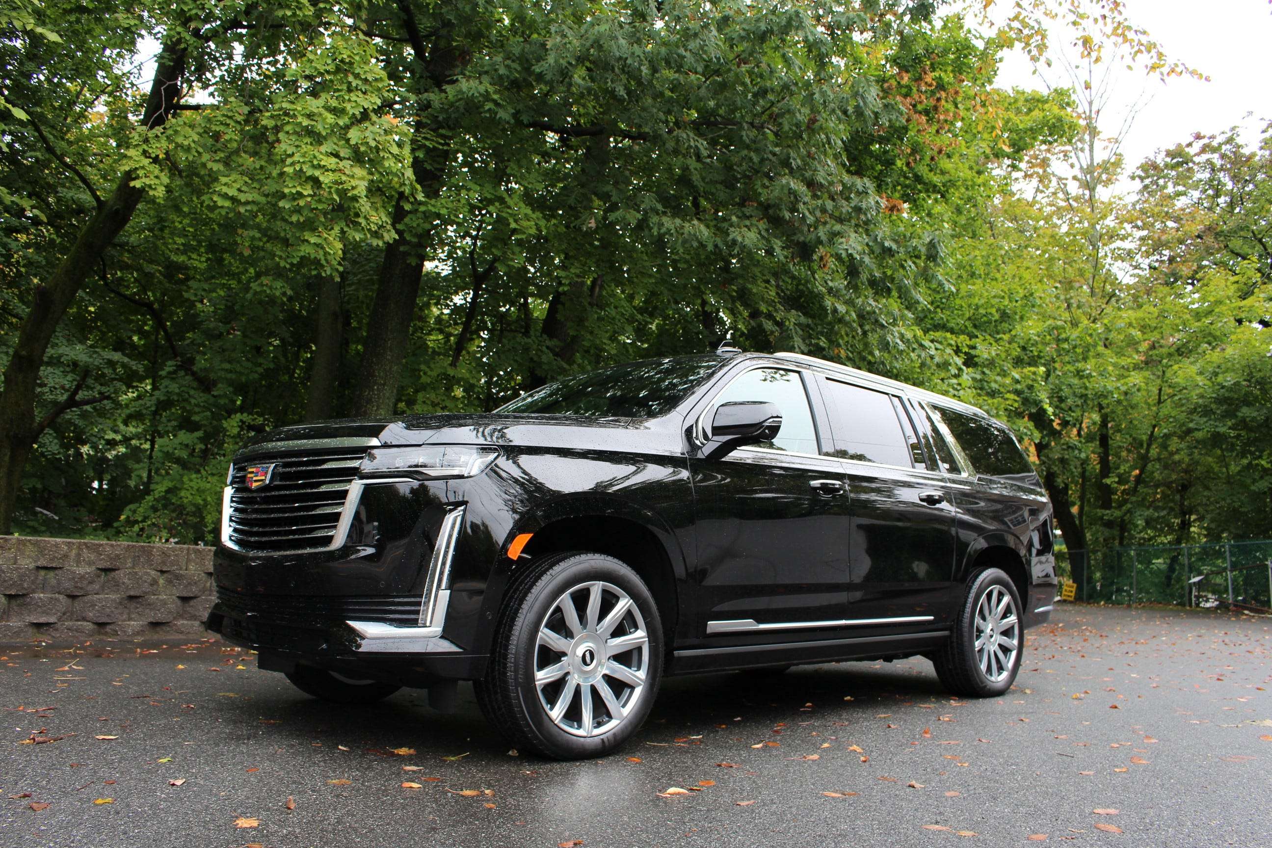 Cadillac might be going electric, but the all-new Escalade SUV proves ...