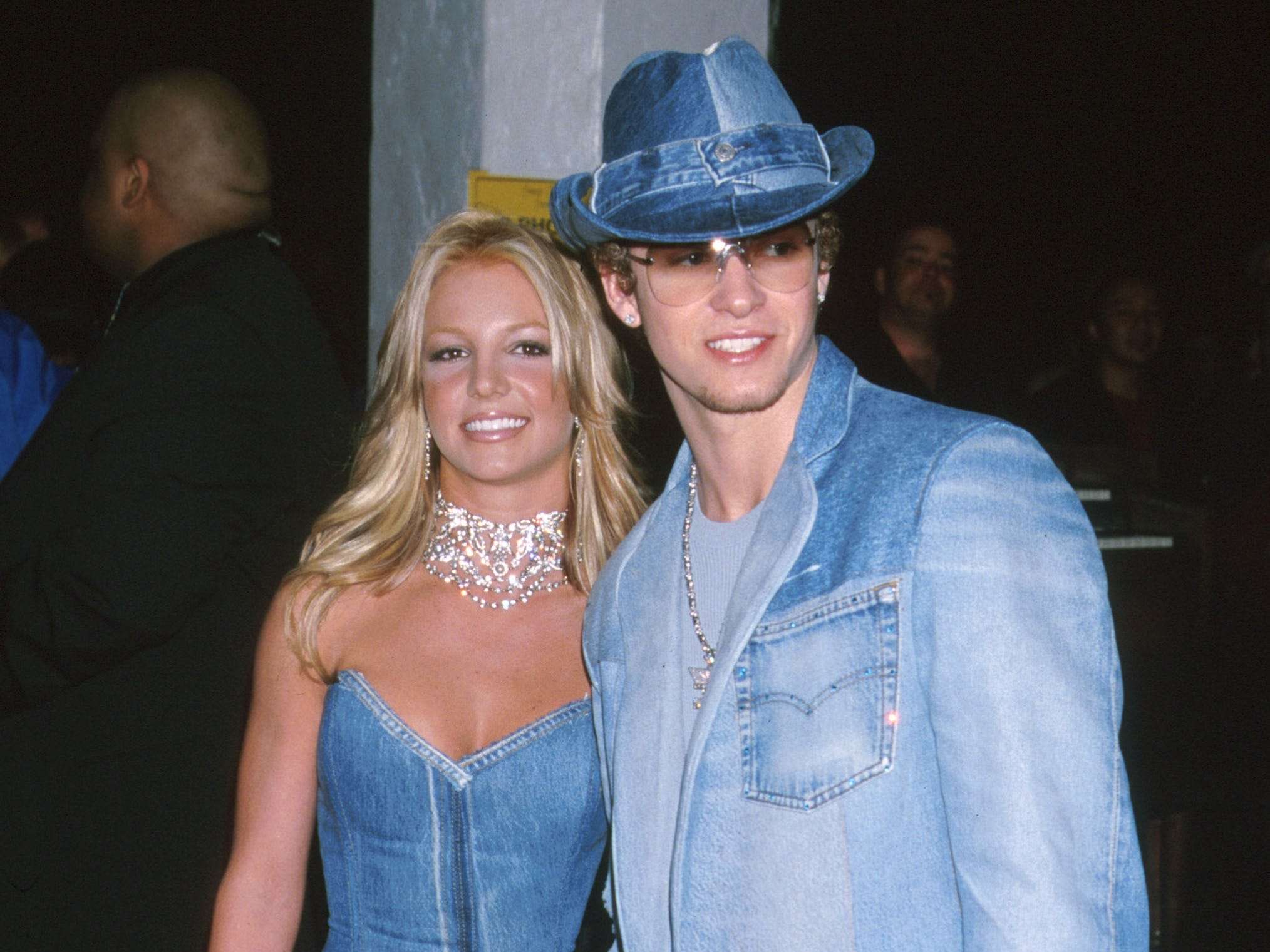 20-iconic-photos-of-the-early-2000s-from-power-couples-to-history-making-moments