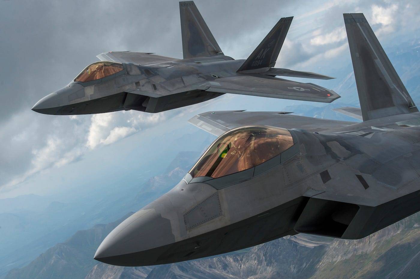 China's first stealth jet looks an awful lot like the US's first ...