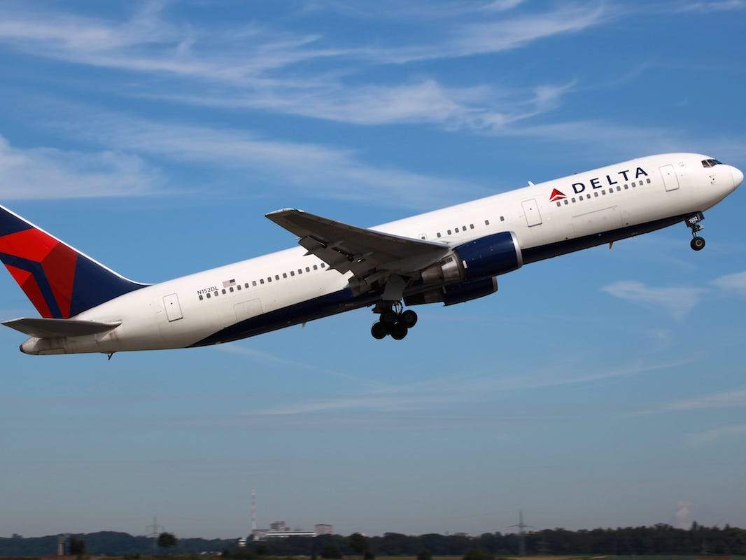 delta-just-gave-all-of-its-employees-2-free-flights-to-go-anywhere-in