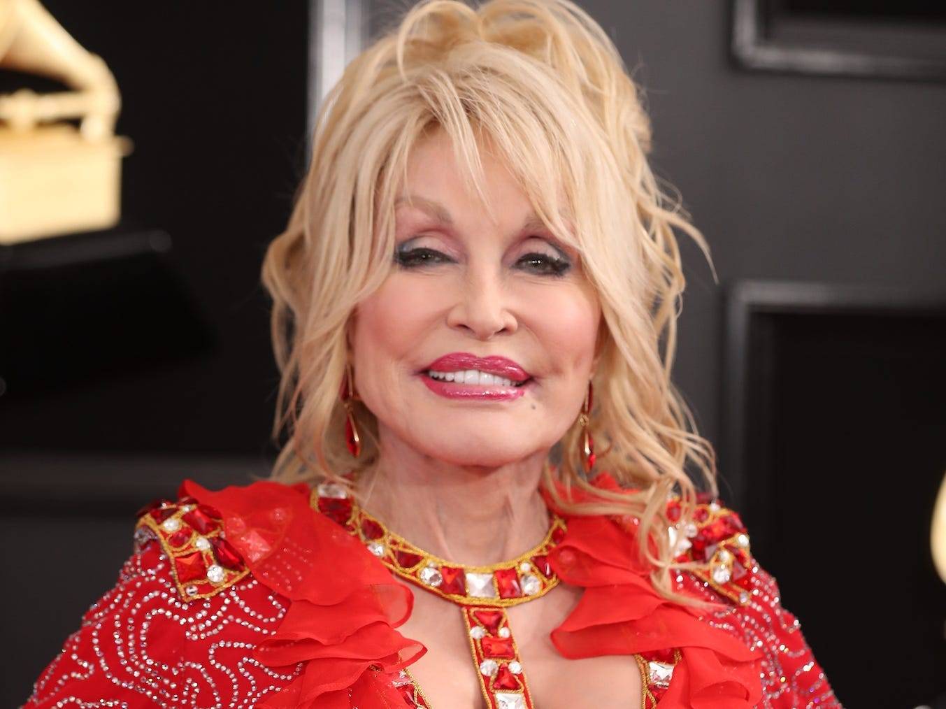 Dolly Parton said she always wears heels and makeup at home so that she ...