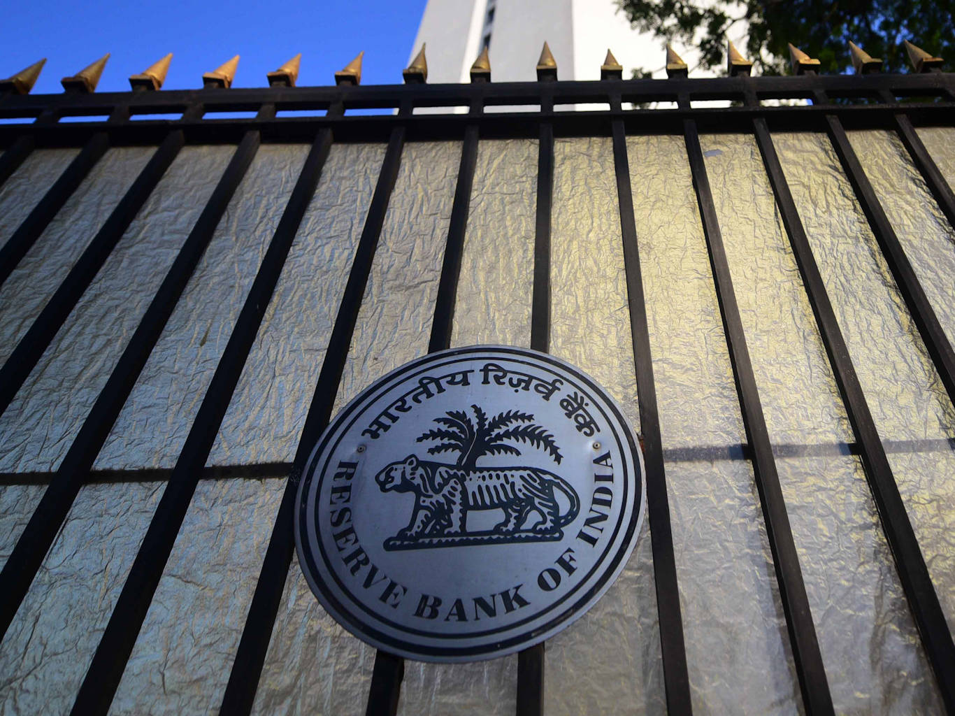 RBI shuts down Karad Janata Sahakari Bank — deposits up to ...