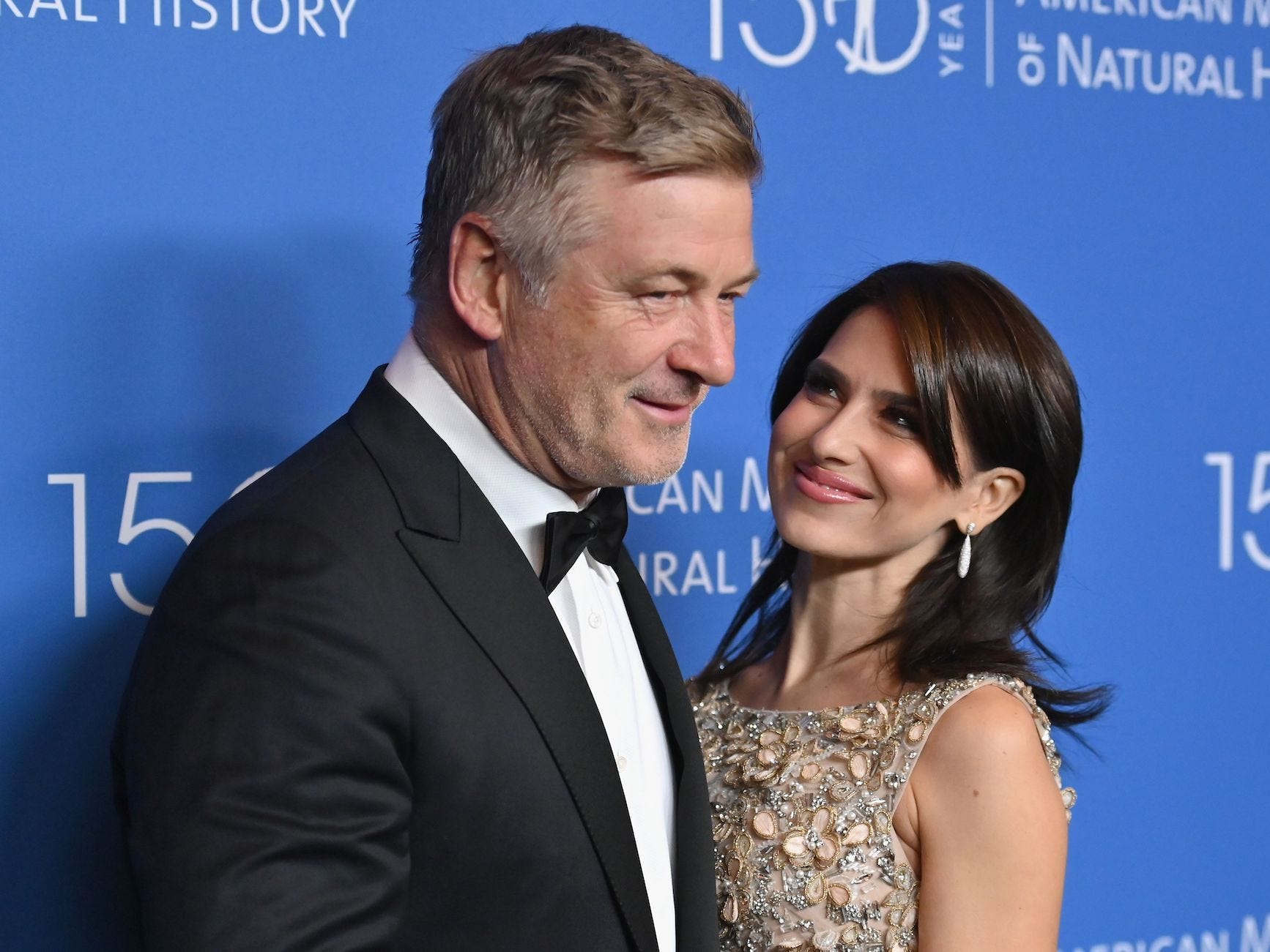 Hilaria Baldwin Alec Baldwin S Wife Addresses Accent Background