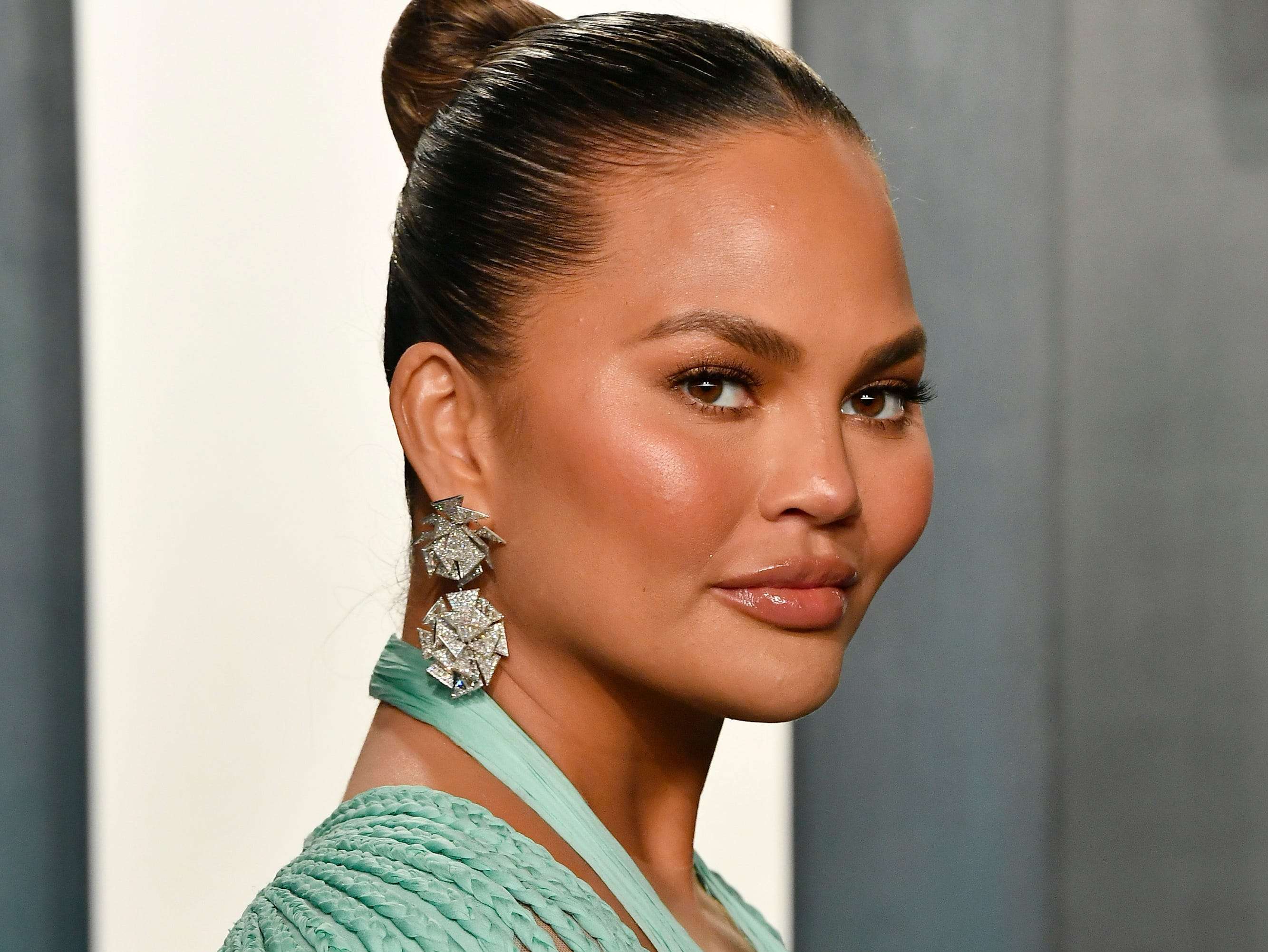 chrissy-teigen-says-she-is-4-weeks-sober-business-insider-india