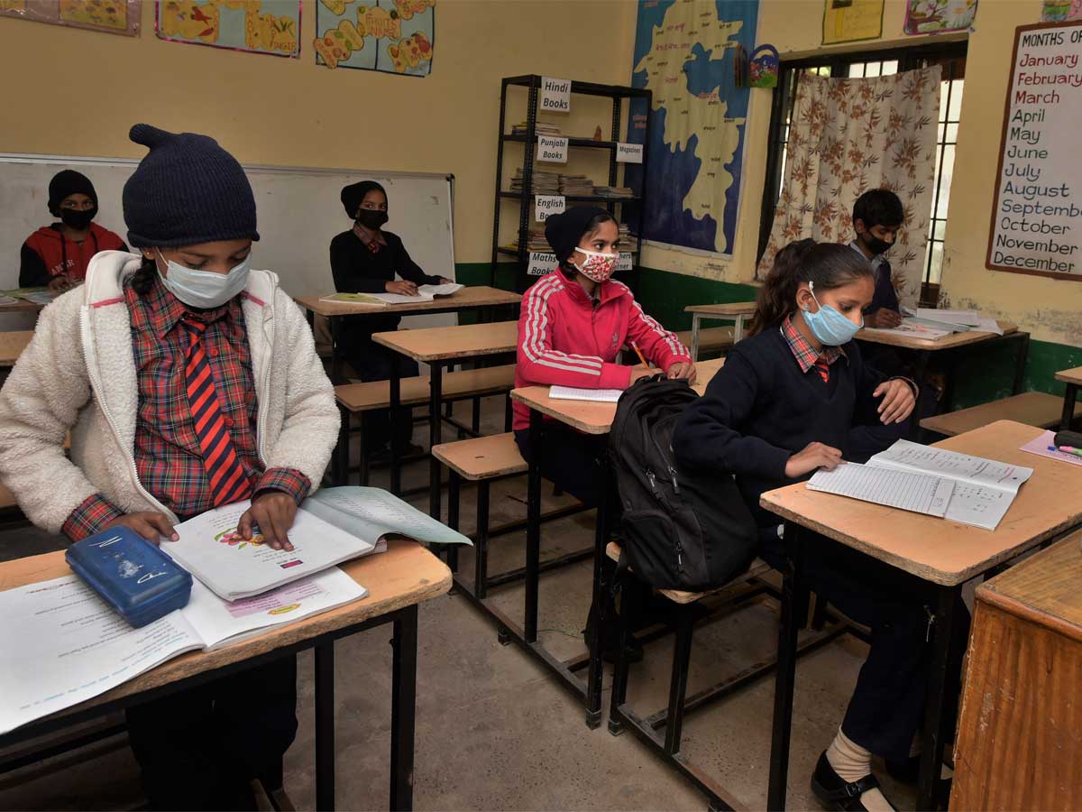 Schools Reopen In Delhi: Students Welcomed With Balloons, Flowers, And ...