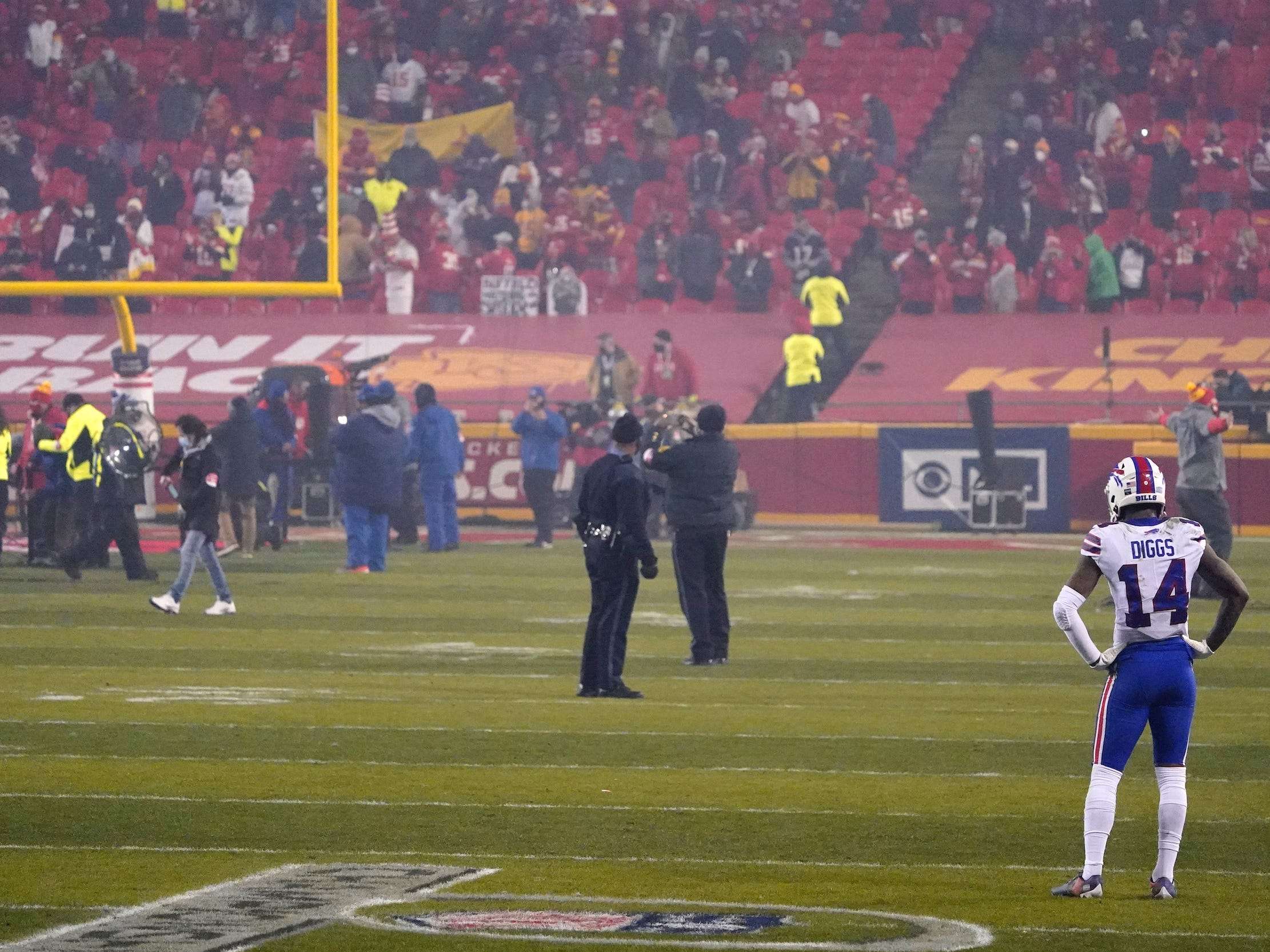 Bills Receiver Stefon Diggs Stayed On The Field To Watch Chiefs ...