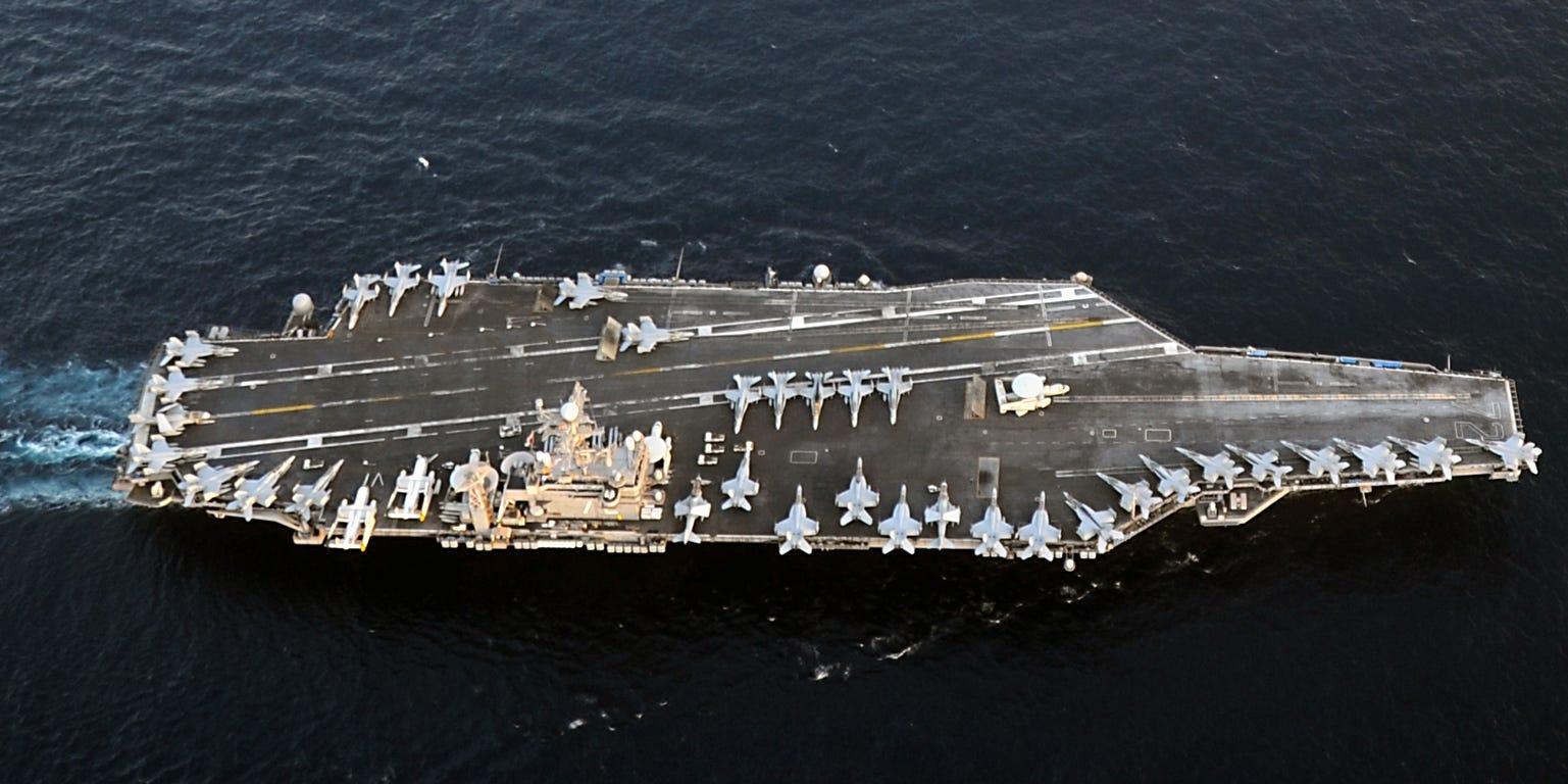 Хуситы авианосец сша фото. Авианосец USS Nimitz. USS Abraham Lincoln CVN-72. Авианосец Джон Стеннис. Авианосец США Нимиц.