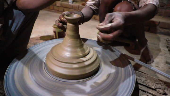 
Meet the Indian potters who are keeping an ancient tradition alive for just $40 a week
