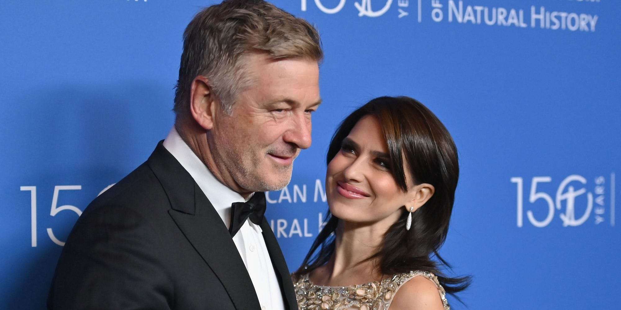 Hilaria Baldwin se disculpó por no ser «más explícita» sobre sus antecedentes