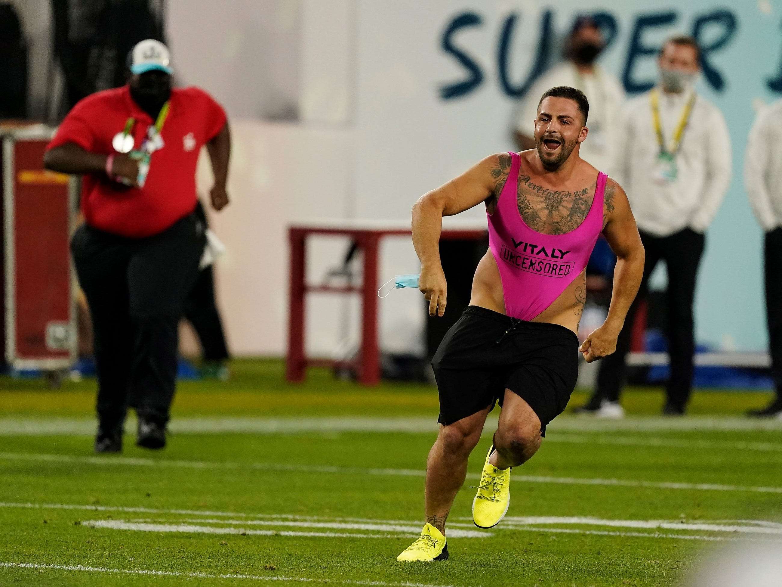 Super Bowl streaker says he bet $50,000 on his stunt, but his plan is ...