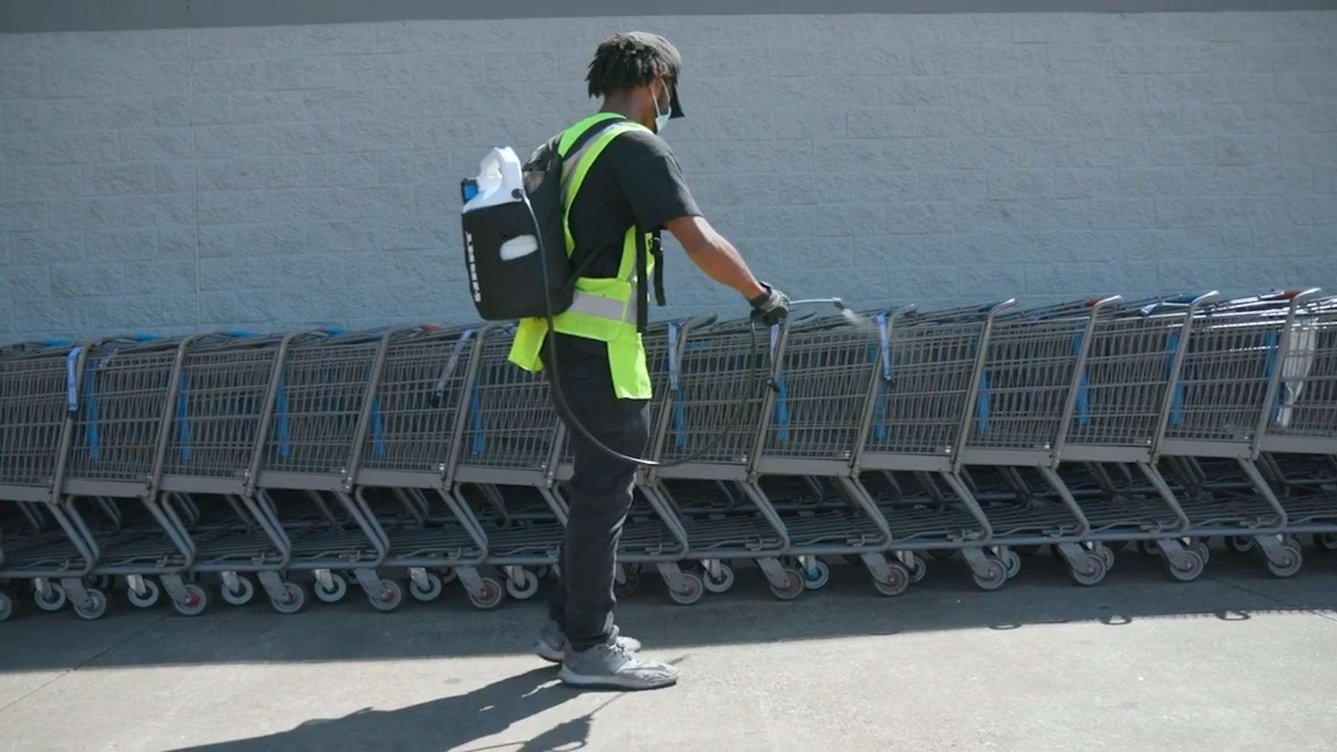 Walmart Ceo Says The Retail Giant Isn T Raising Its Minimum Wage To 15 Per Hour To Keep Ladder Of Opportunity Business Insider India