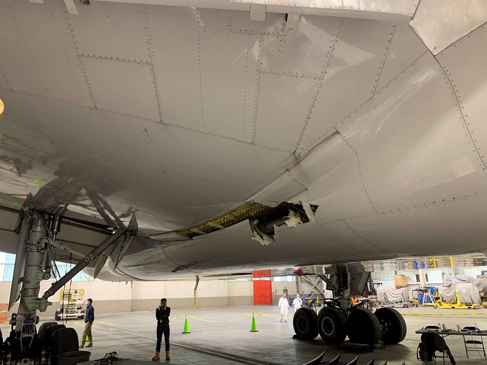 New photos of the Boeing 777 engine that failed show where a blade