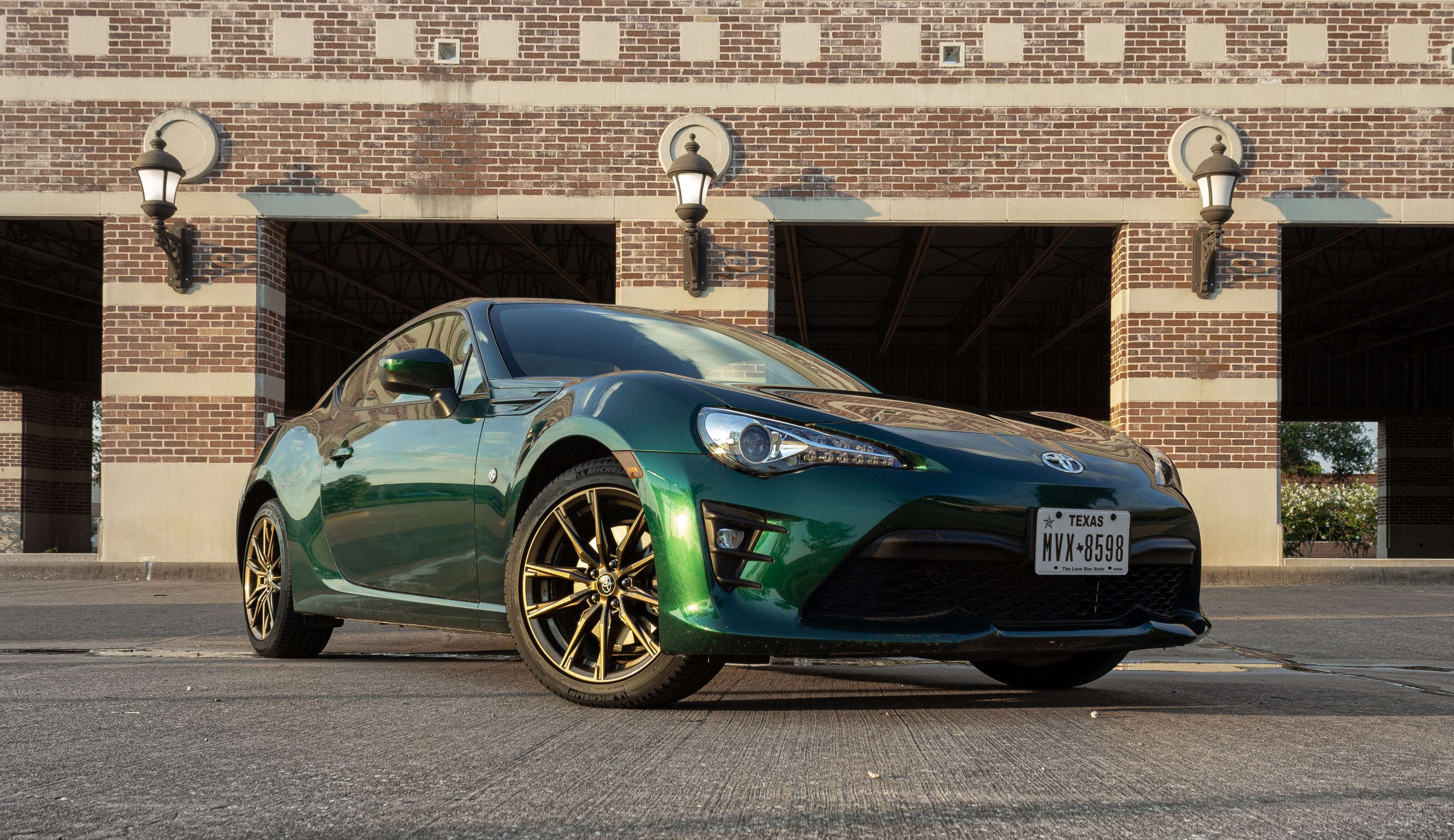 Review: The $30,000 Toyota 86 Hakone's elegant green and gold makeover ...