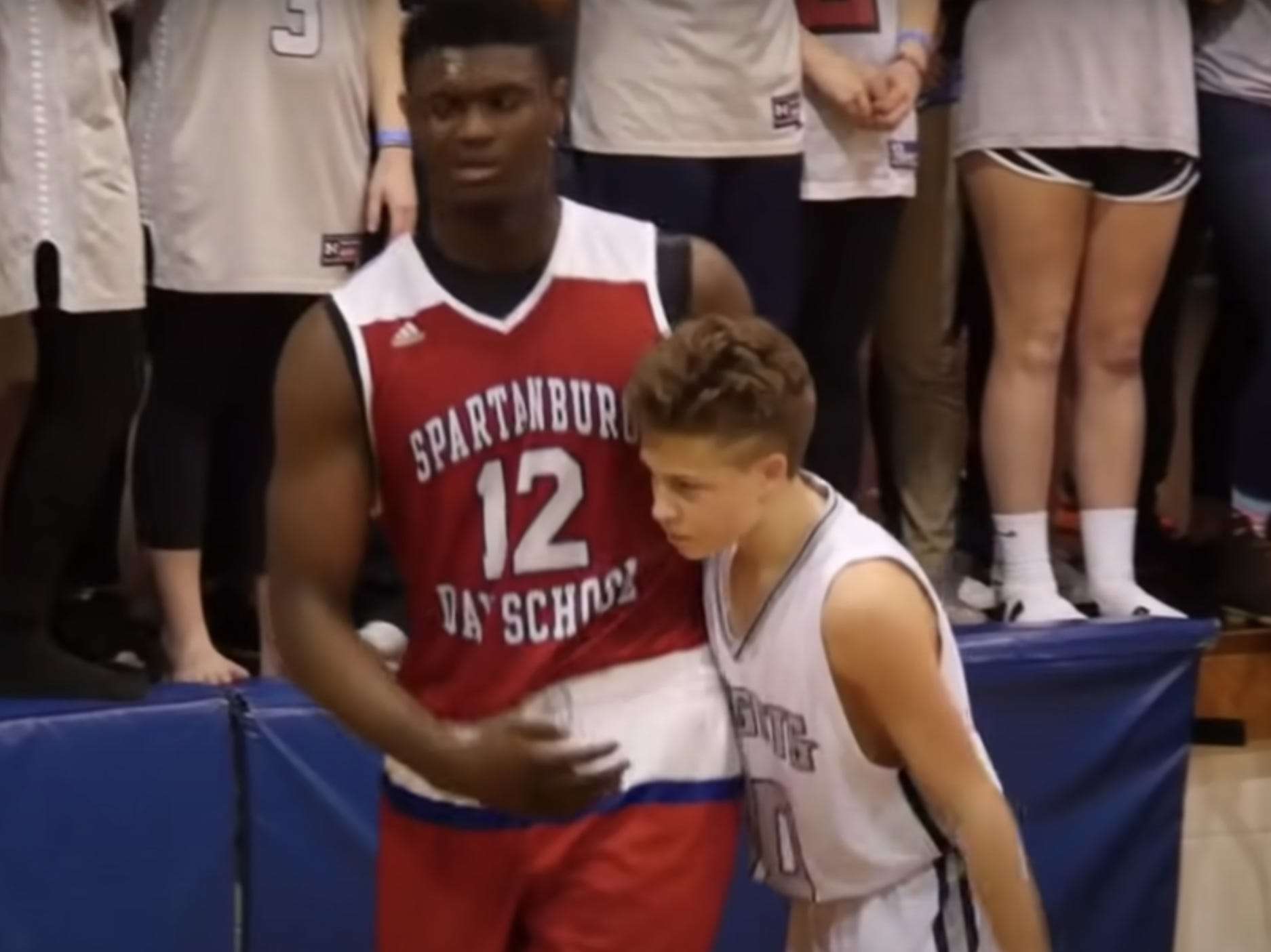 WATCH: Funny clip shows Zion Williamson towering over defender