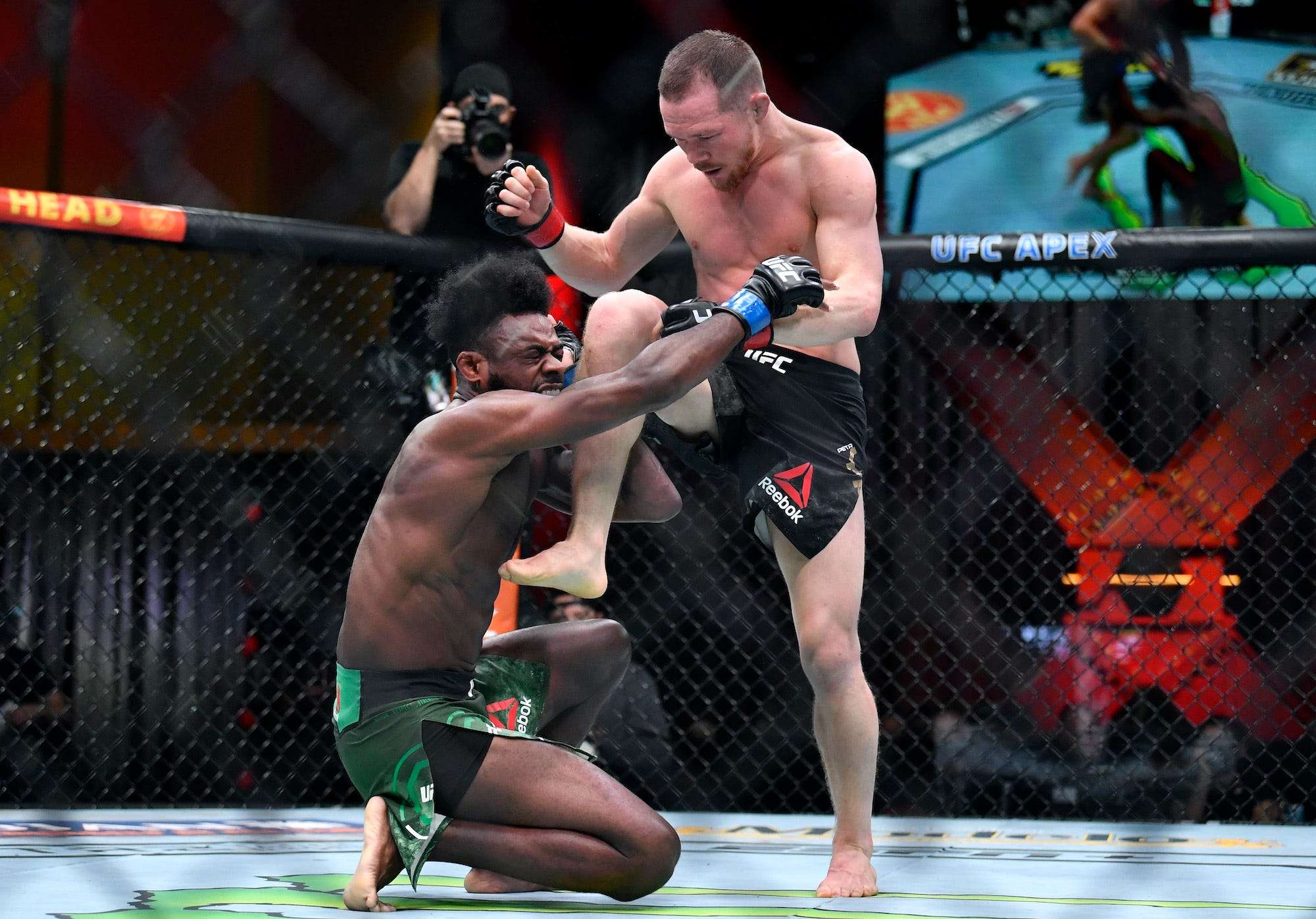 Video Illegal Knee Disqualifies Petr Yan From Aljamain Sterling Fight
