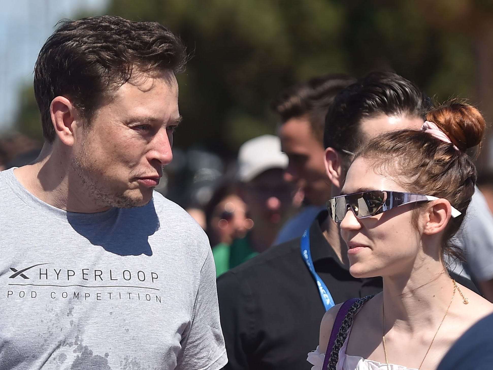 Elon Musk posted a rare family photo with Grimes and their baby, X Æ A ...