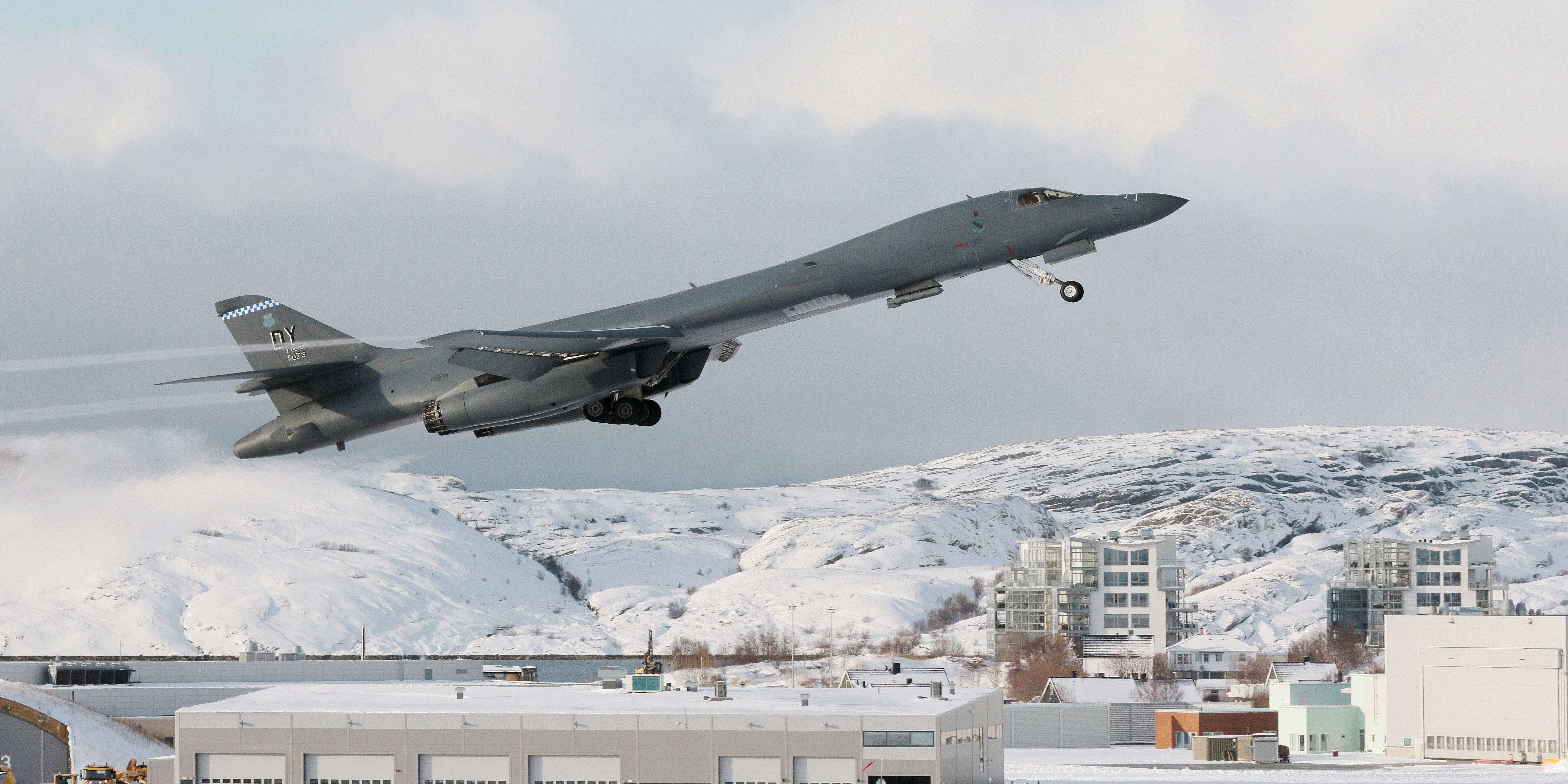 SEALs, Marines, And Norwegian Soldiers Teamed Up With B-1B Bombers To ...