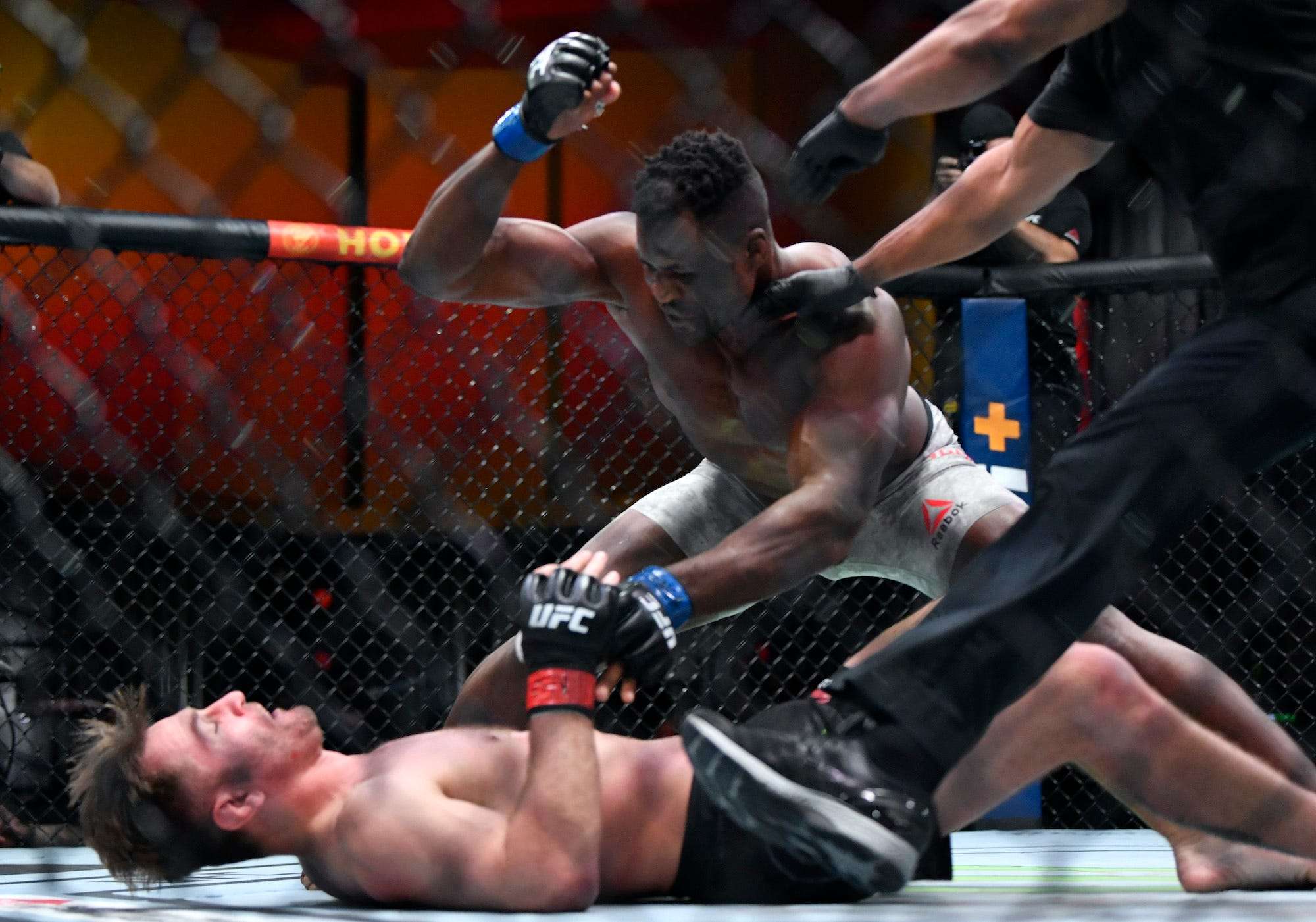 Video Francis Ngannou Kos Stipe Miocic In High Stakes Ufc Title Fight