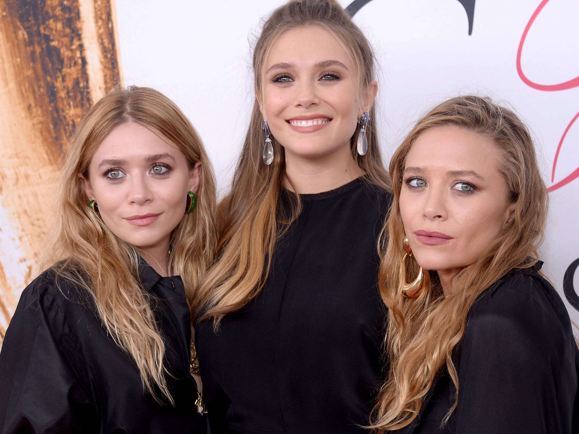 Elizabeth Olsen Considered Changing Her Last Name So She Wouldn T Be   Elizabeth Olsen Considered Changing Her Last Name So She Wouldnt Be Associated With Her Sisters Mary Kate And Ashley 