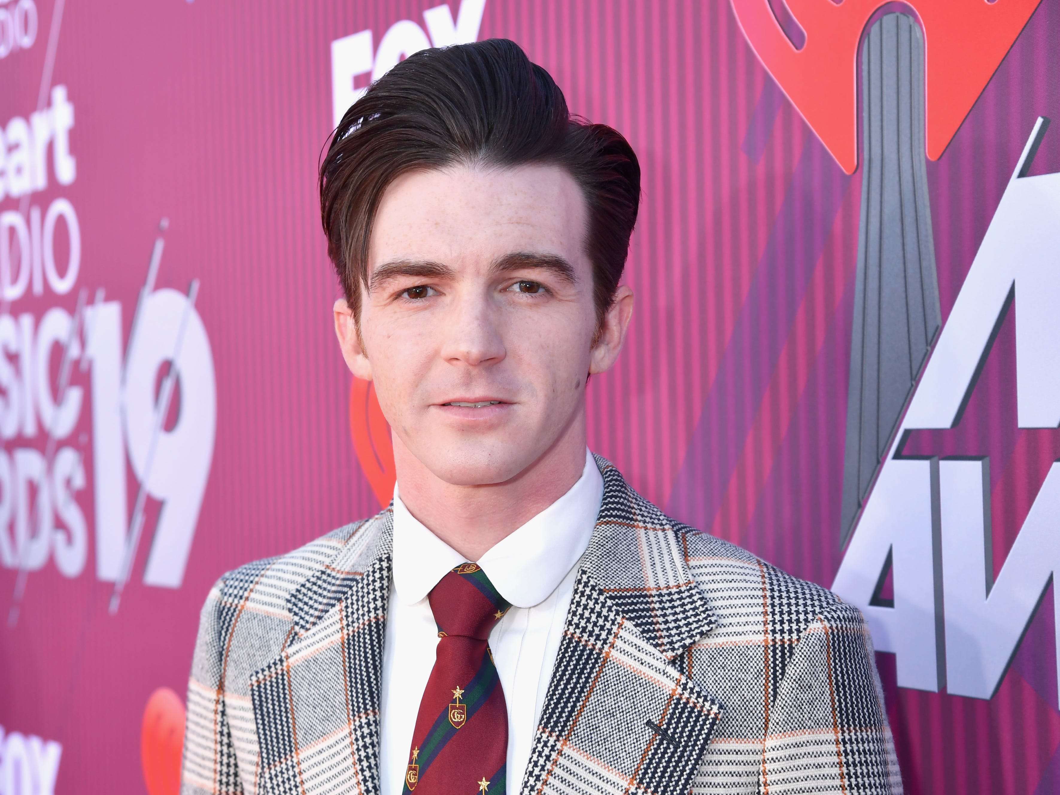 Drake Bell, Nickelodeon star of 'Drake & Josh,' charged with attempted ...